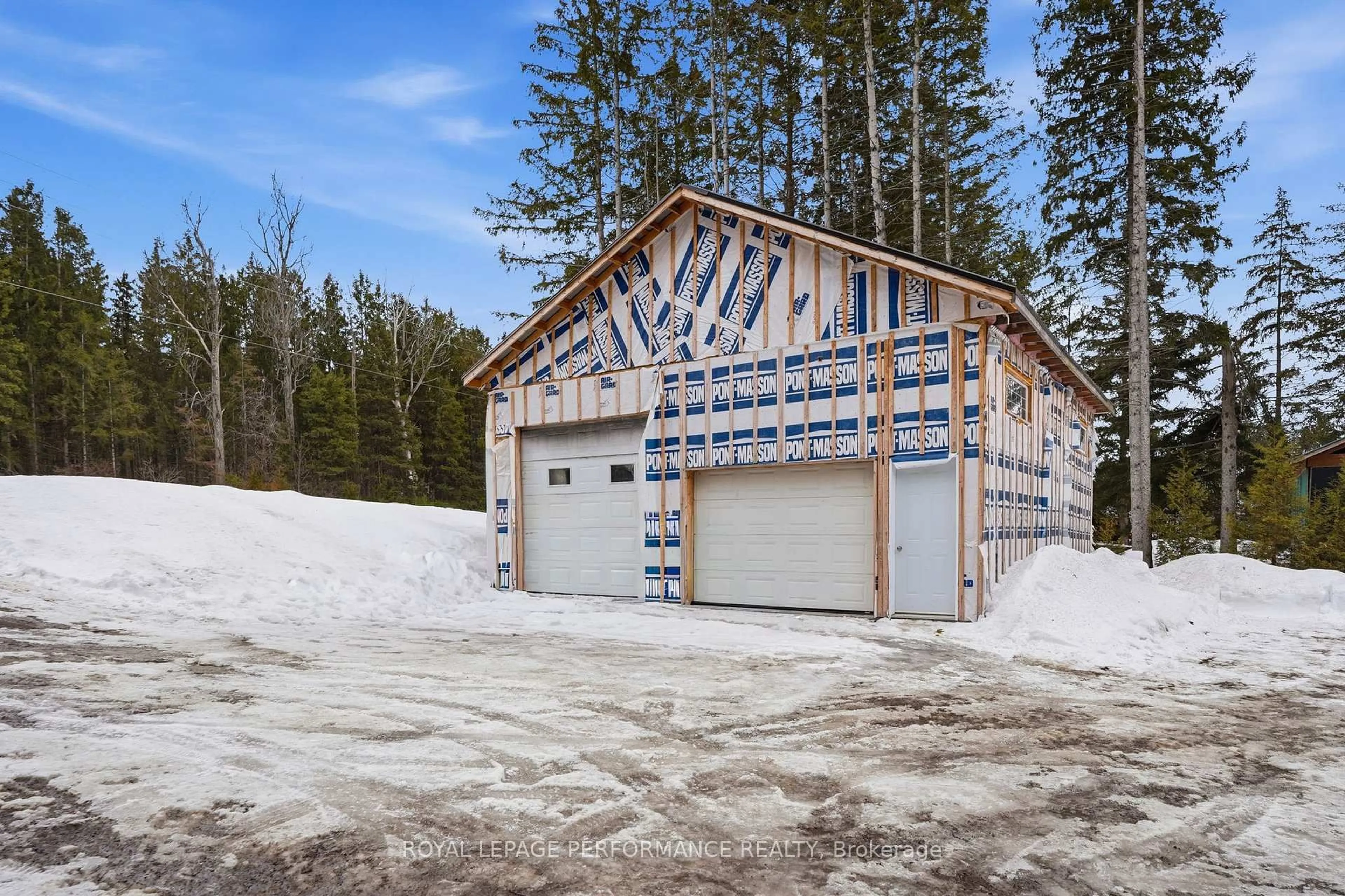 Indoor garage for 573 Bay Rd, Alfred and Plantagenet Ontario K0B 1A0