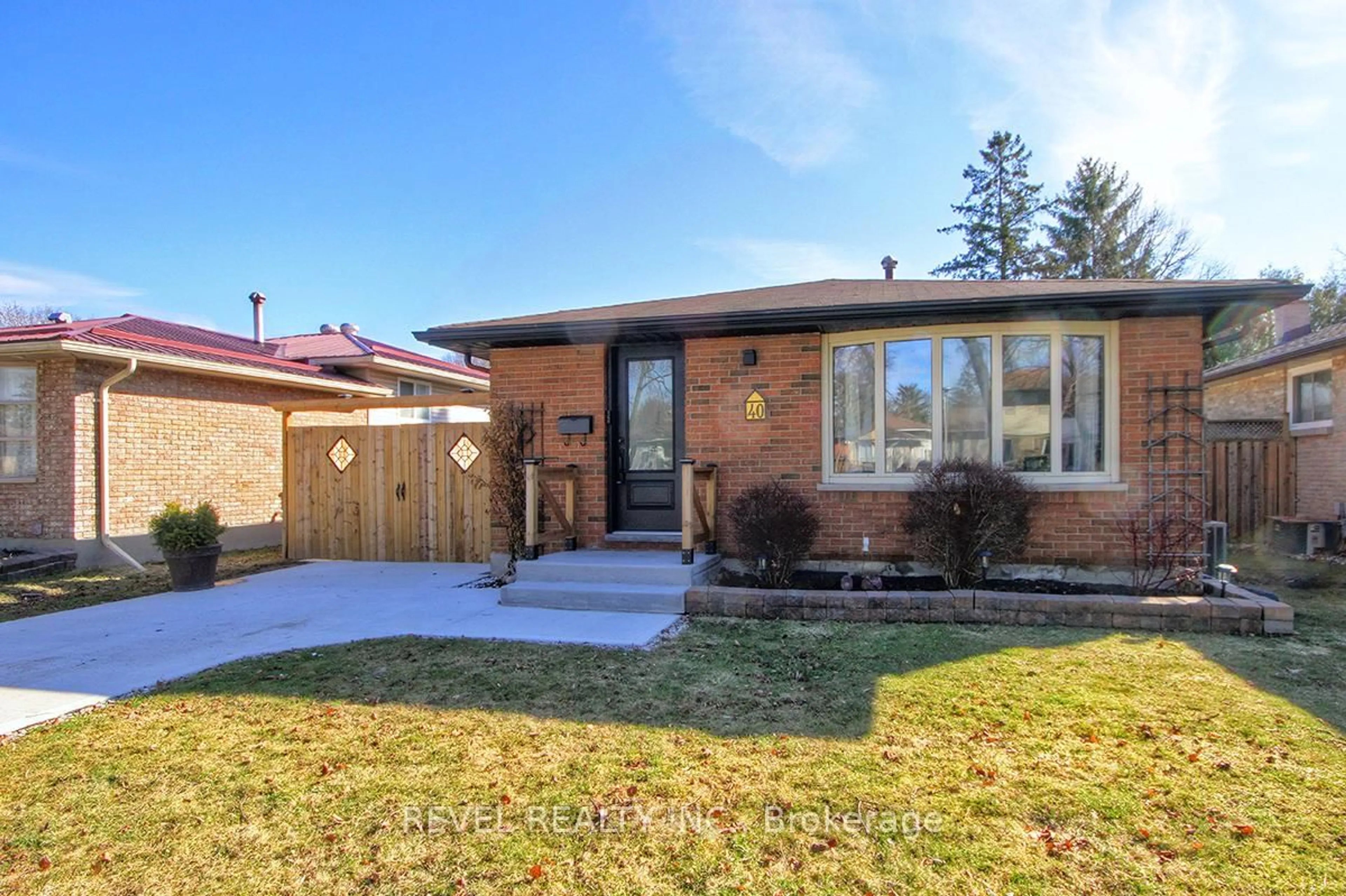 Home with brick exterior material, street for 40 Kintail Cres, London South Ontario N6E 1J5