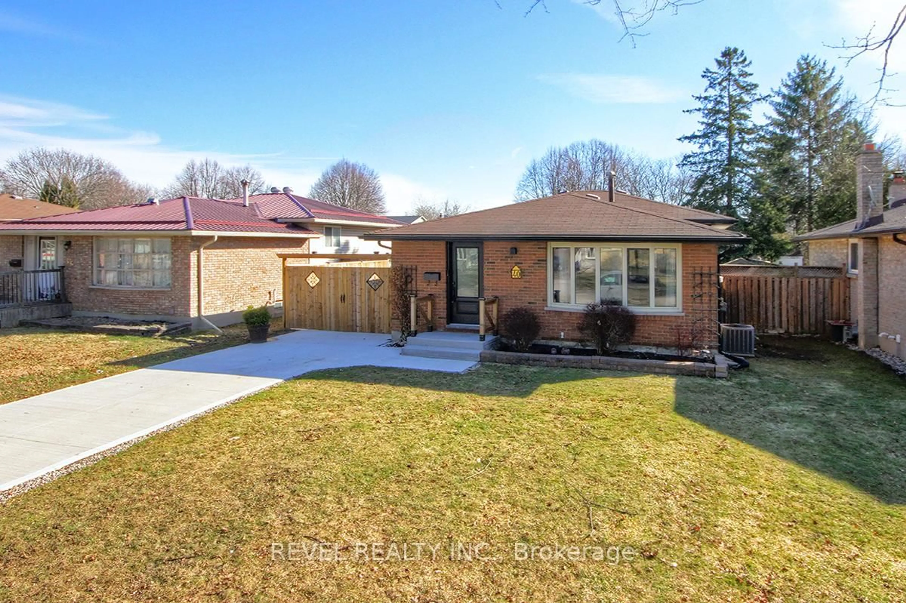 Home with brick exterior material, street for 40 Kintail Cres, London South Ontario N6E 1J5