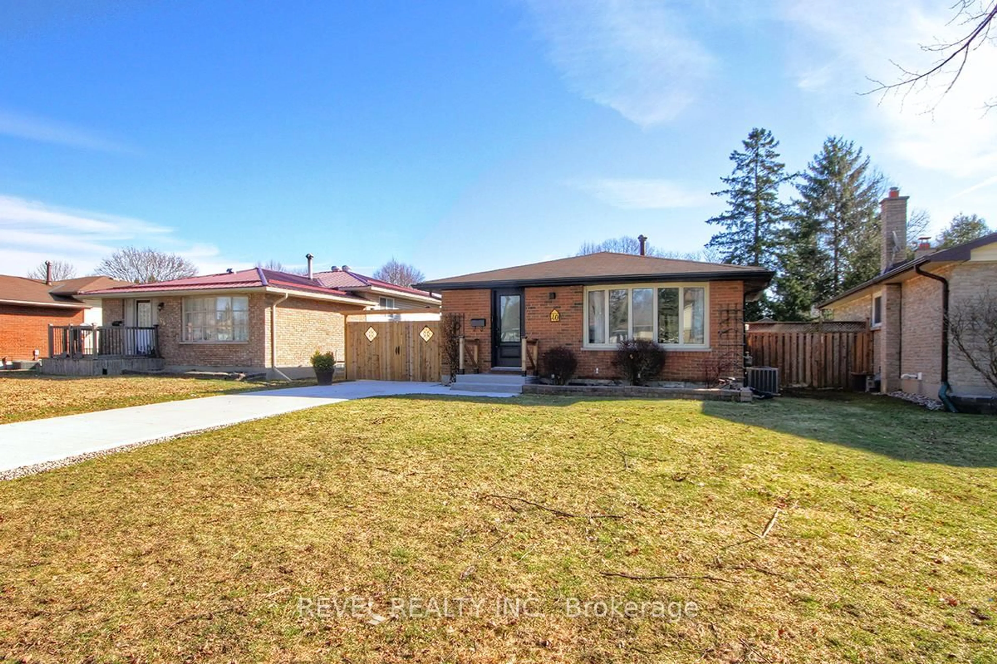 Home with brick exterior material, street for 40 Kintail Cres, London South Ontario N6E 1J5