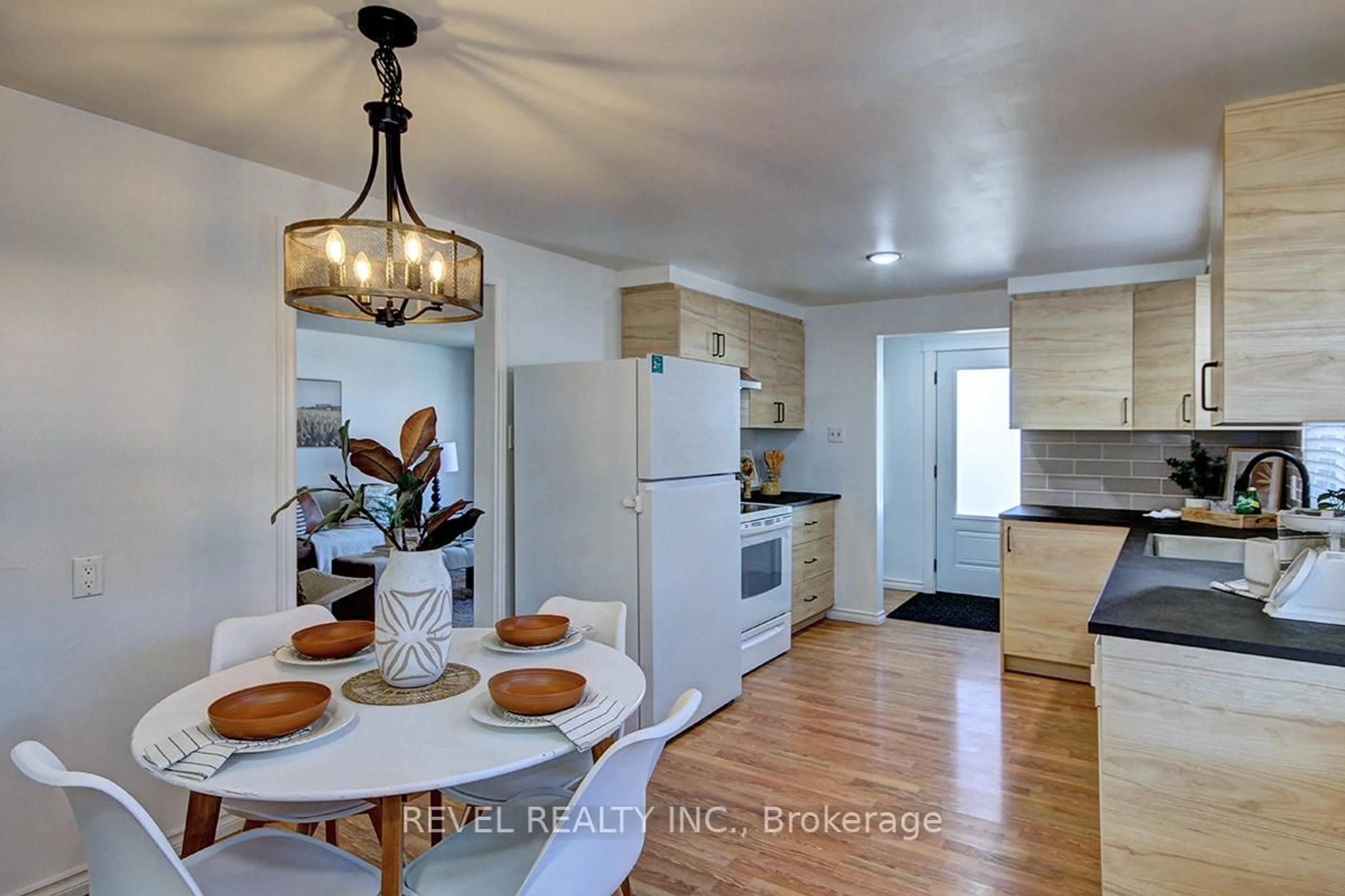 Open concept kitchen, unknown for 40 Kintail Cres, London South Ontario N6E 1J5