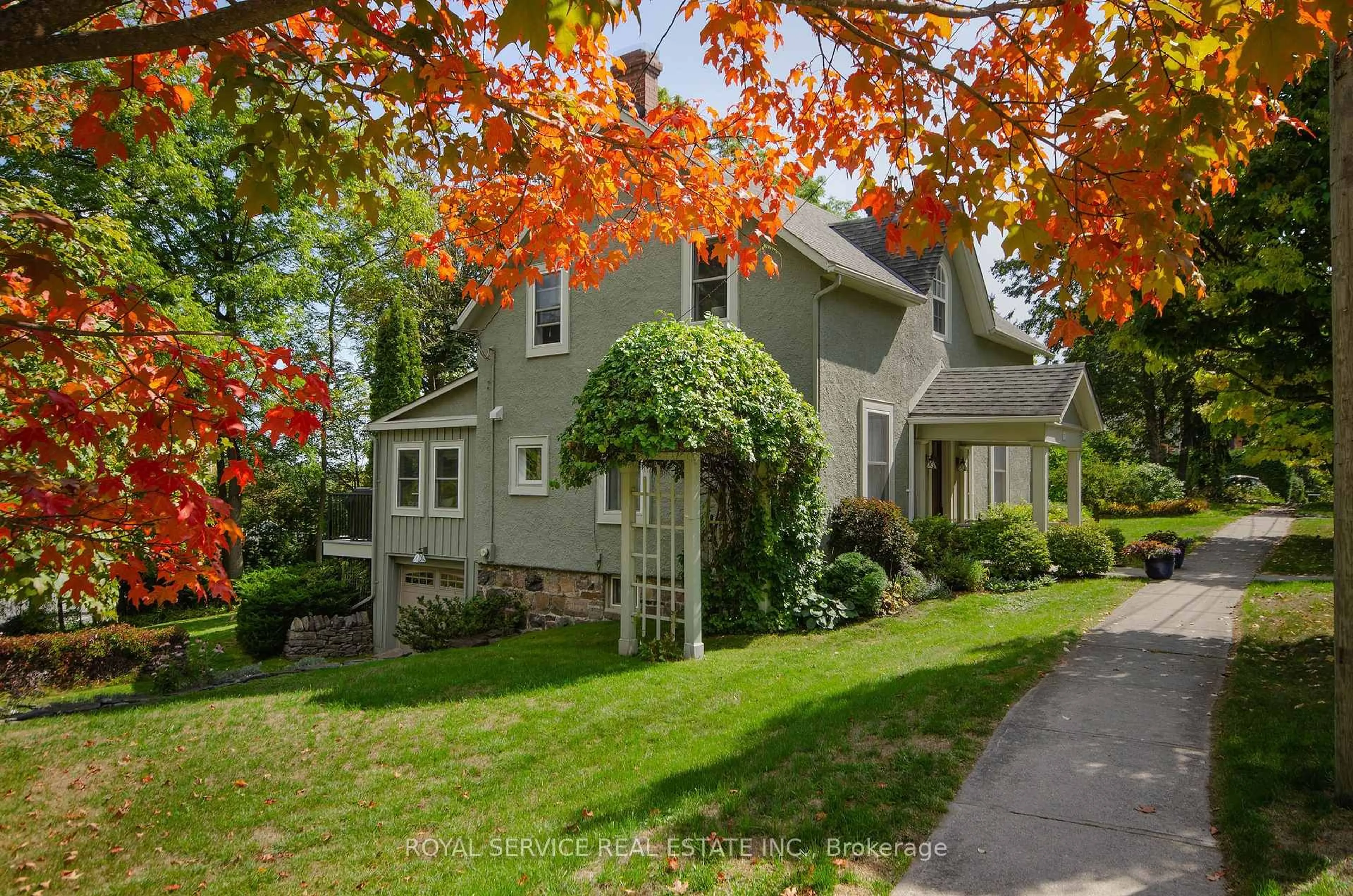 Home with vinyl exterior material, street for 73 Pine St, Port Hope Ontario L1A 3G2