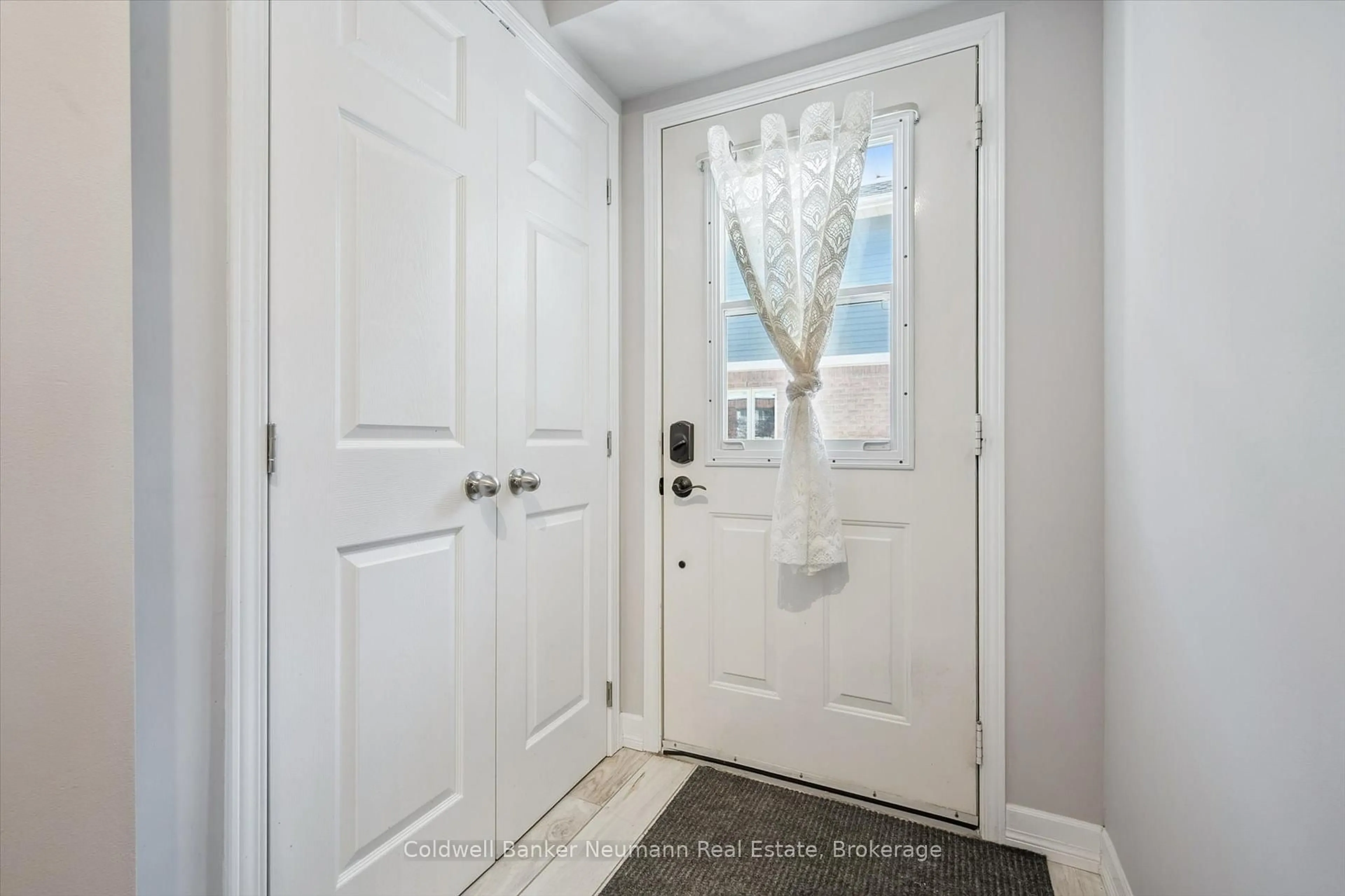 Indoor entryway for 941 Gordon St #47, Guelph Ontario N1G 4R9