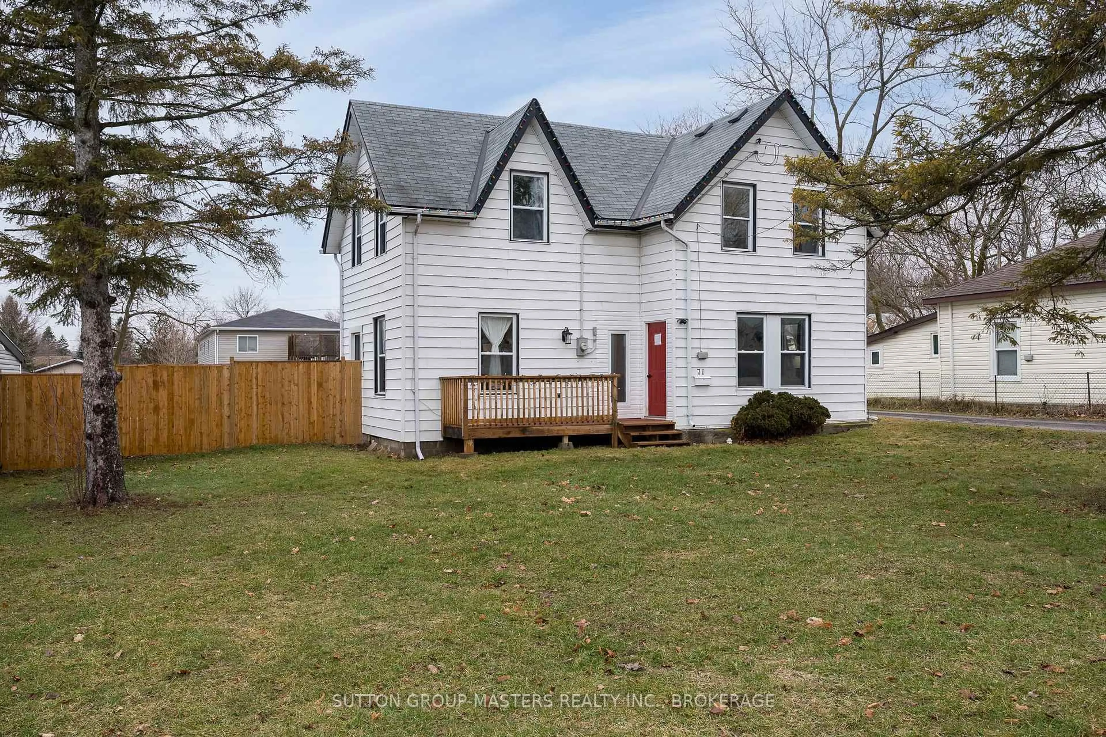 A pic from outside/outdoor area/front of a property/back of a property/a pic from drone, street for 71 Brant St, Deseronto Ontario K0K 1X0