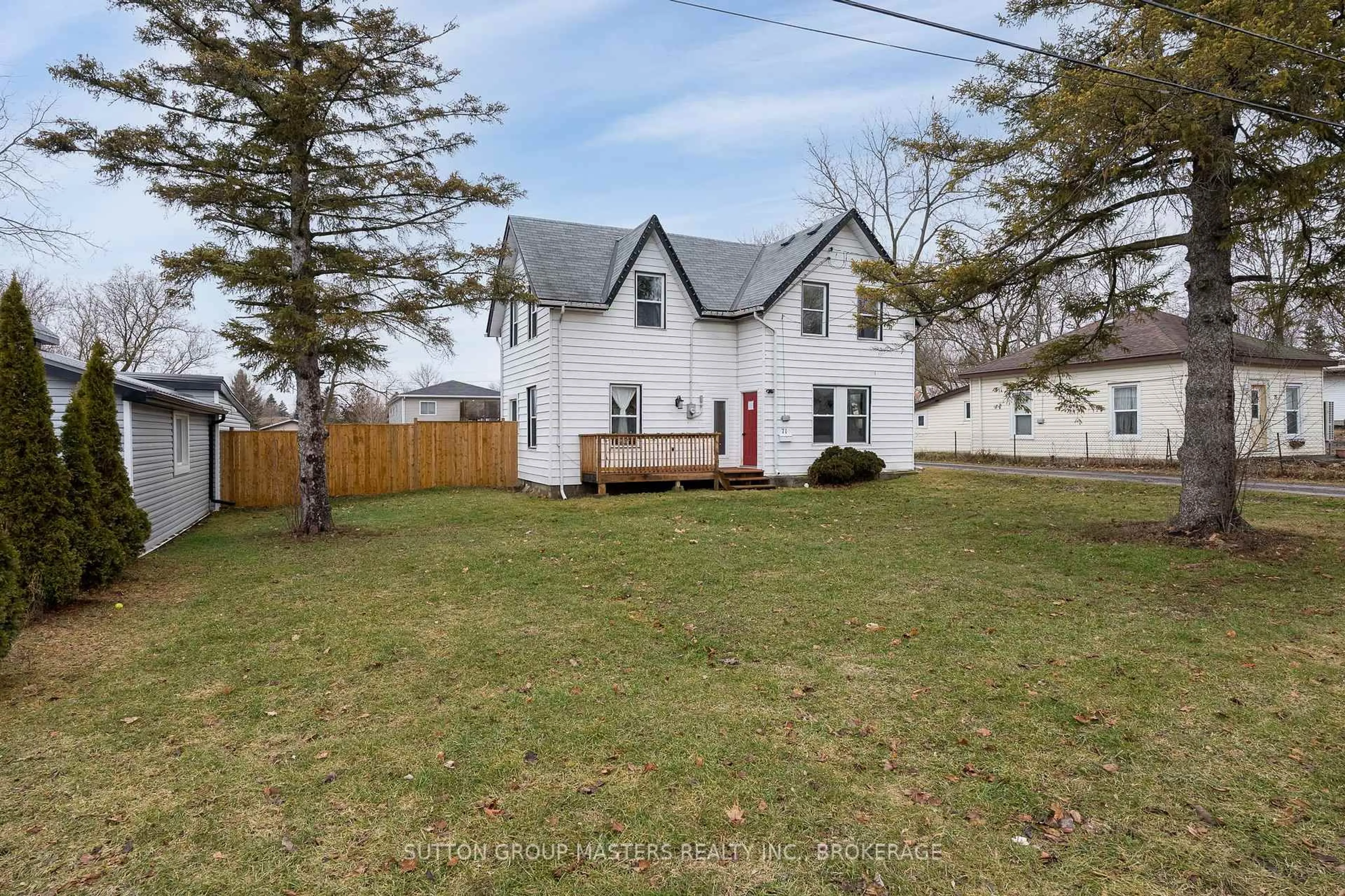 A pic from outside/outdoor area/front of a property/back of a property/a pic from drone, street for 71 Brant St, Deseronto Ontario K0K 1X0