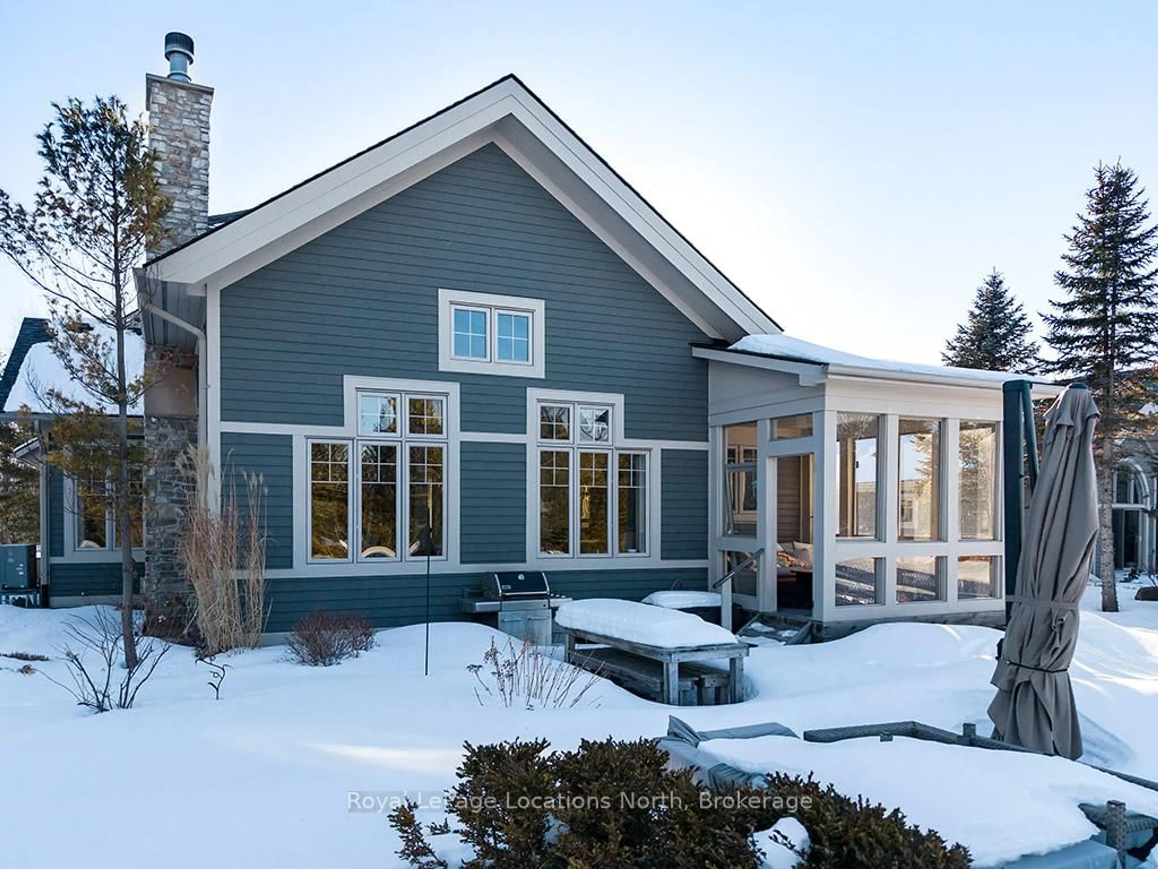 Home with vinyl exterior material, unknown for 153 East Ridge Dr, Blue Mountains Ontario N0H 2P0