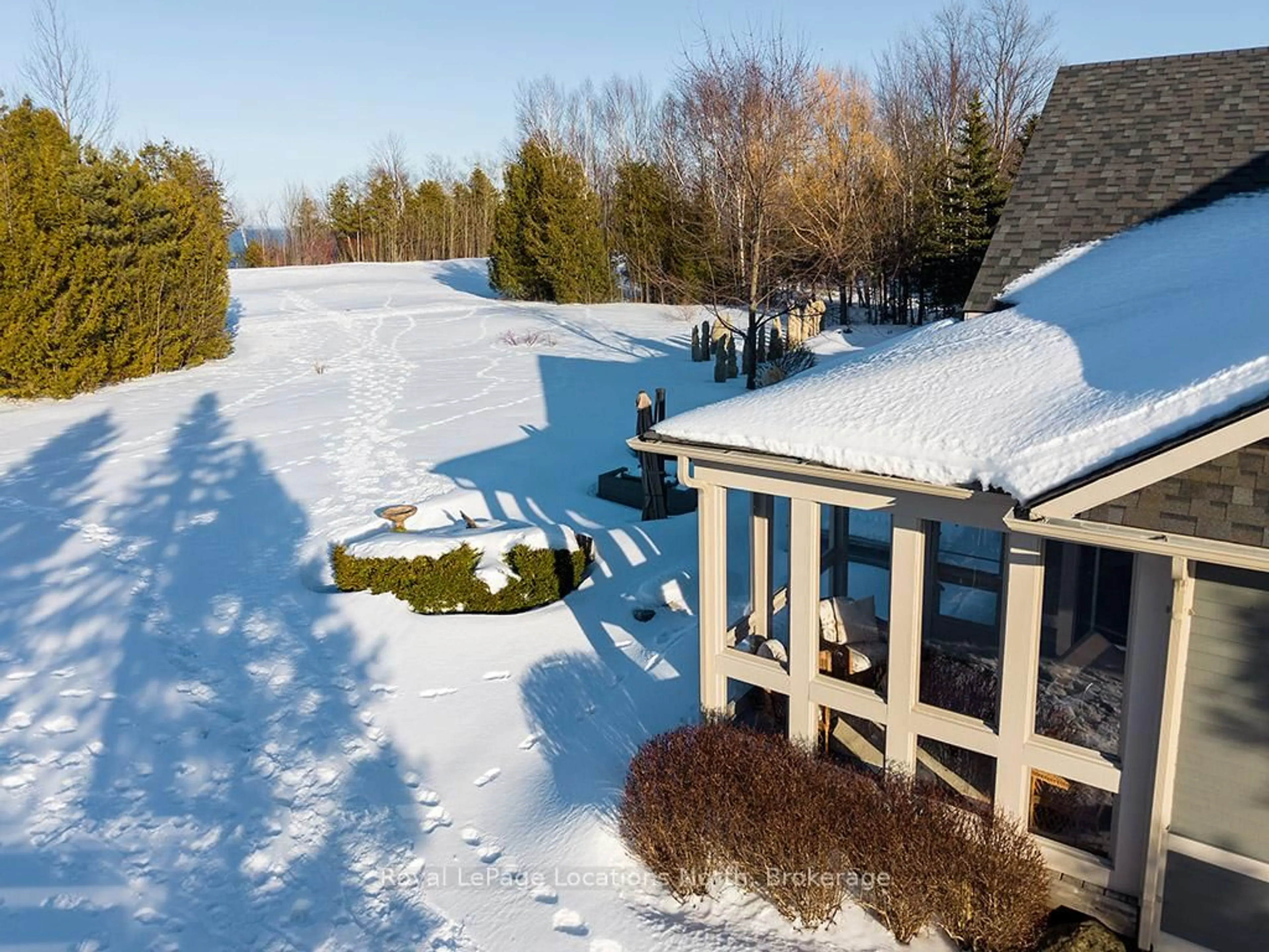 A pic from outside/outdoor area/front of a property/back of a property/a pic from drone, unknown for 153 East Ridge Dr, Blue Mountains Ontario N0H 2P0