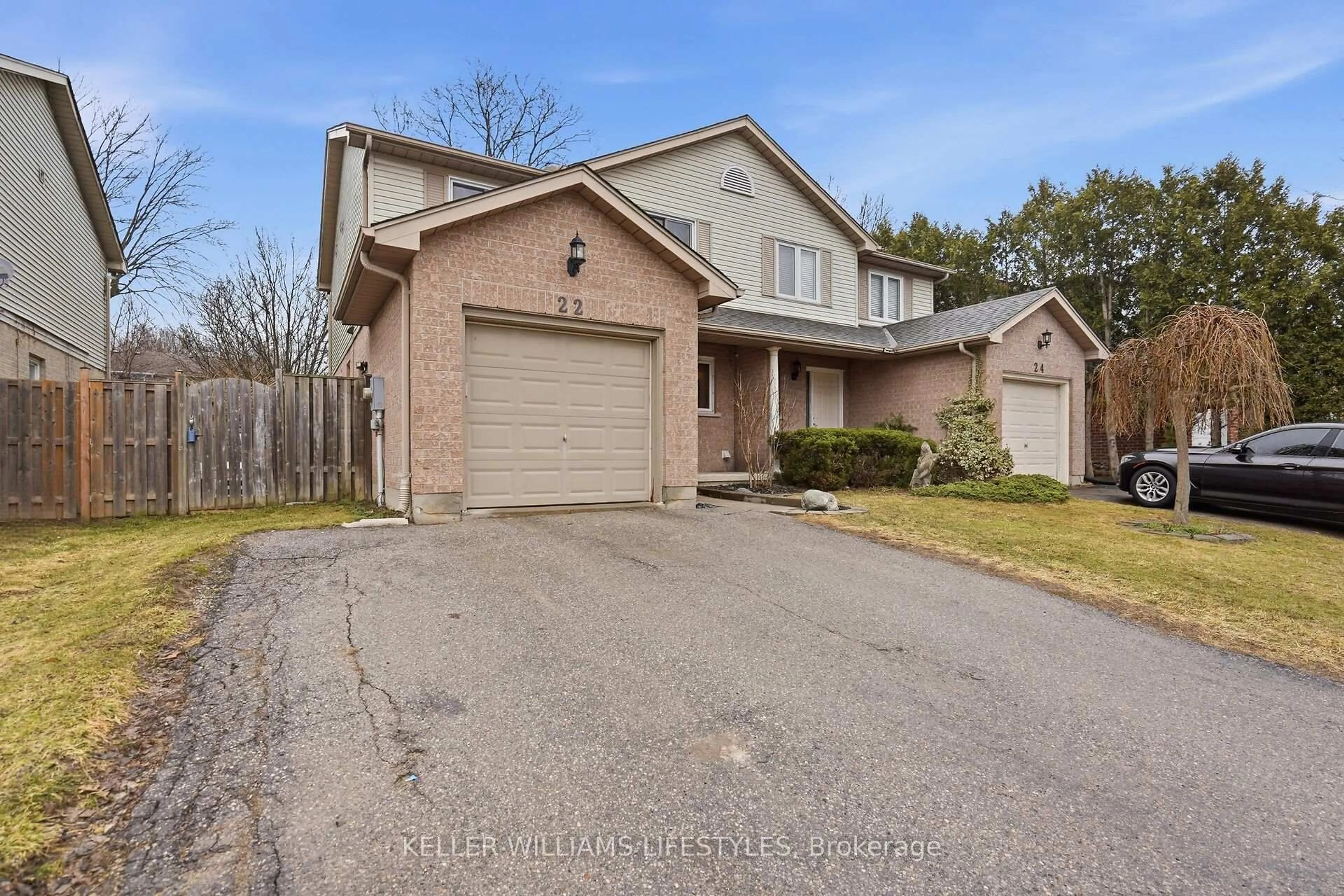 A pic from outside/outdoor area/front of a property/back of a property/a pic from drone, street for 22 Tanoak Dr, London North Ontario N6G 4Z9