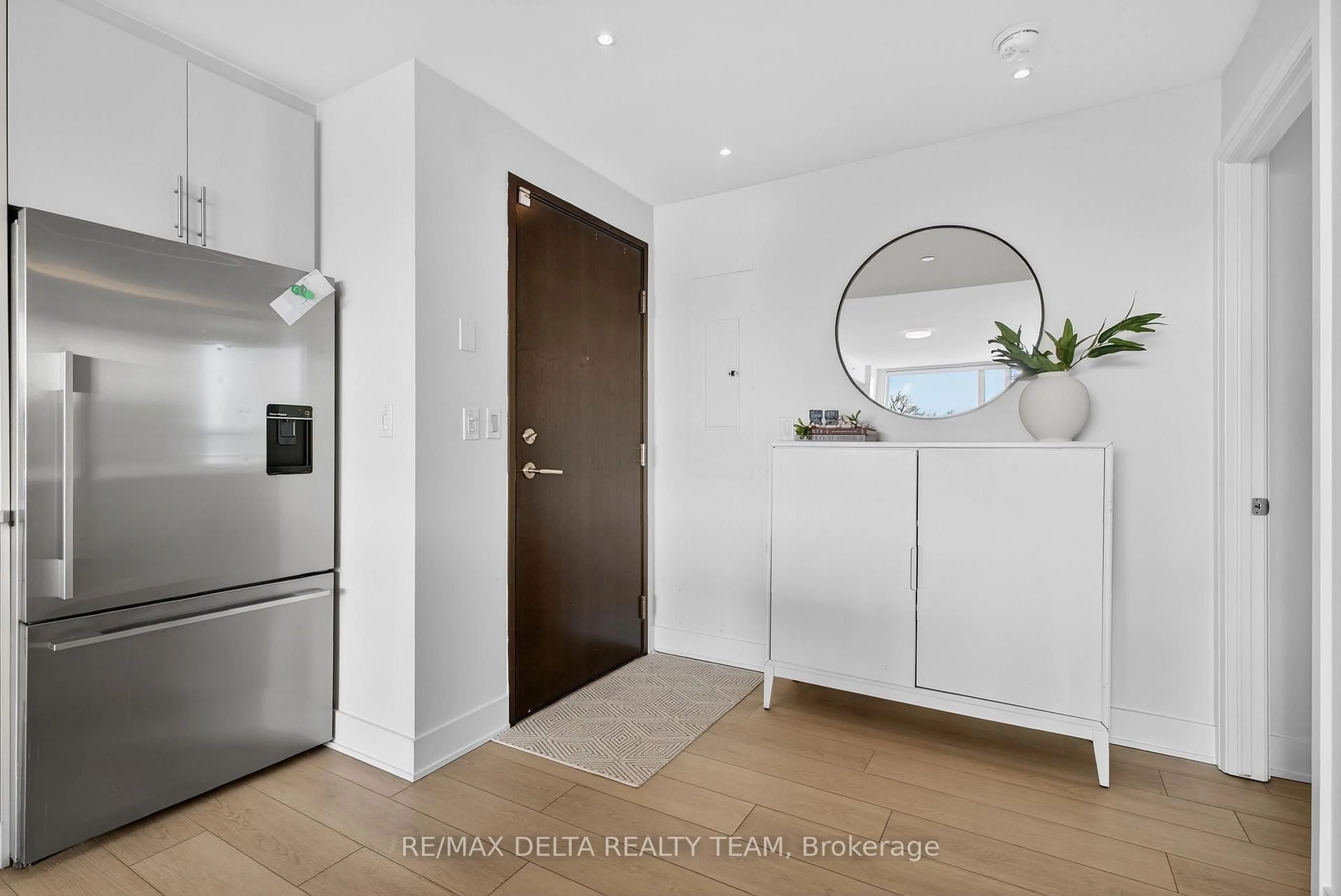 Indoor entryway for 1035 Bank St #307, Ottawa Ontario K1S 3W9