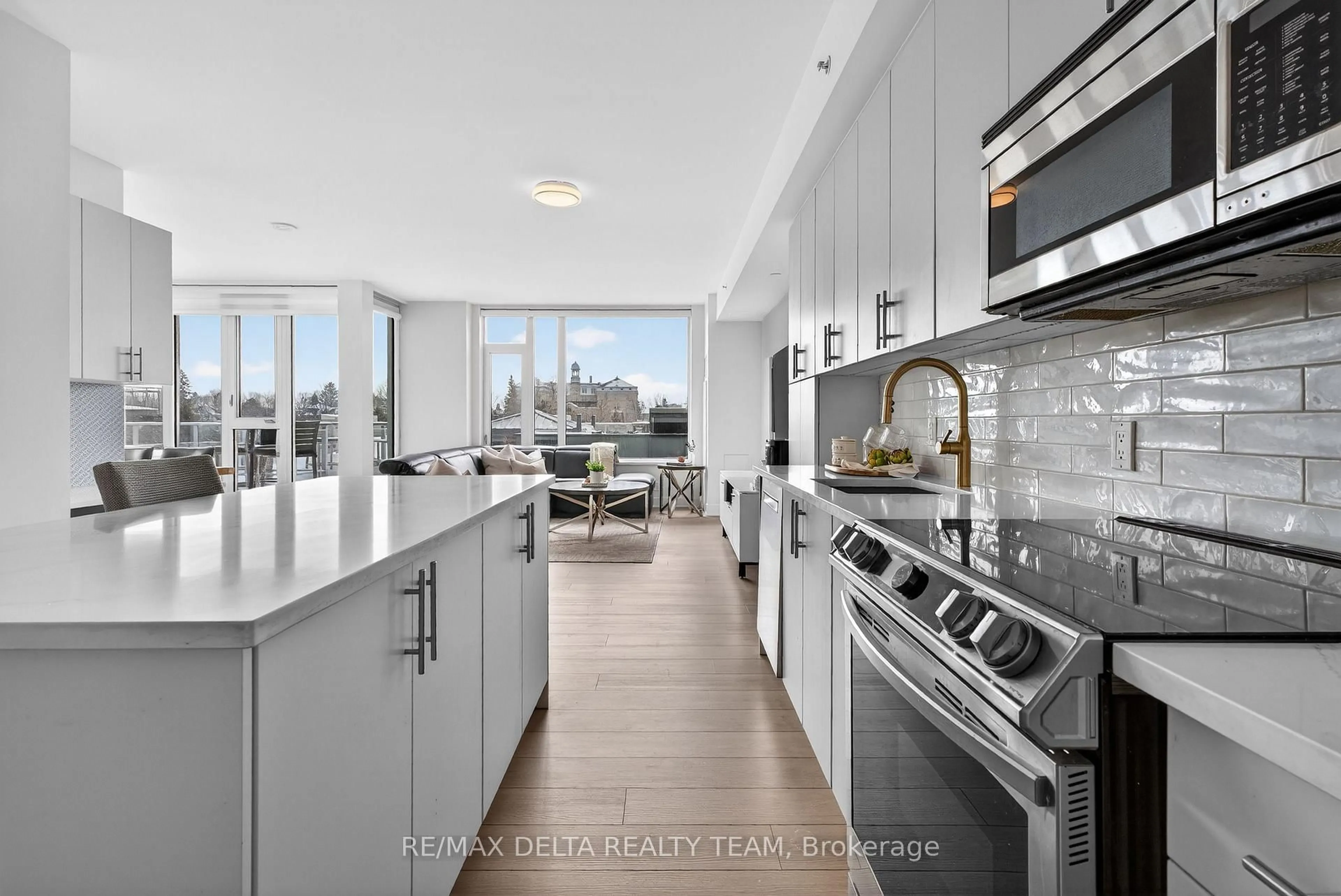 Unknown for 1035 Bank St #307, Ottawa Ontario K1S 3W9