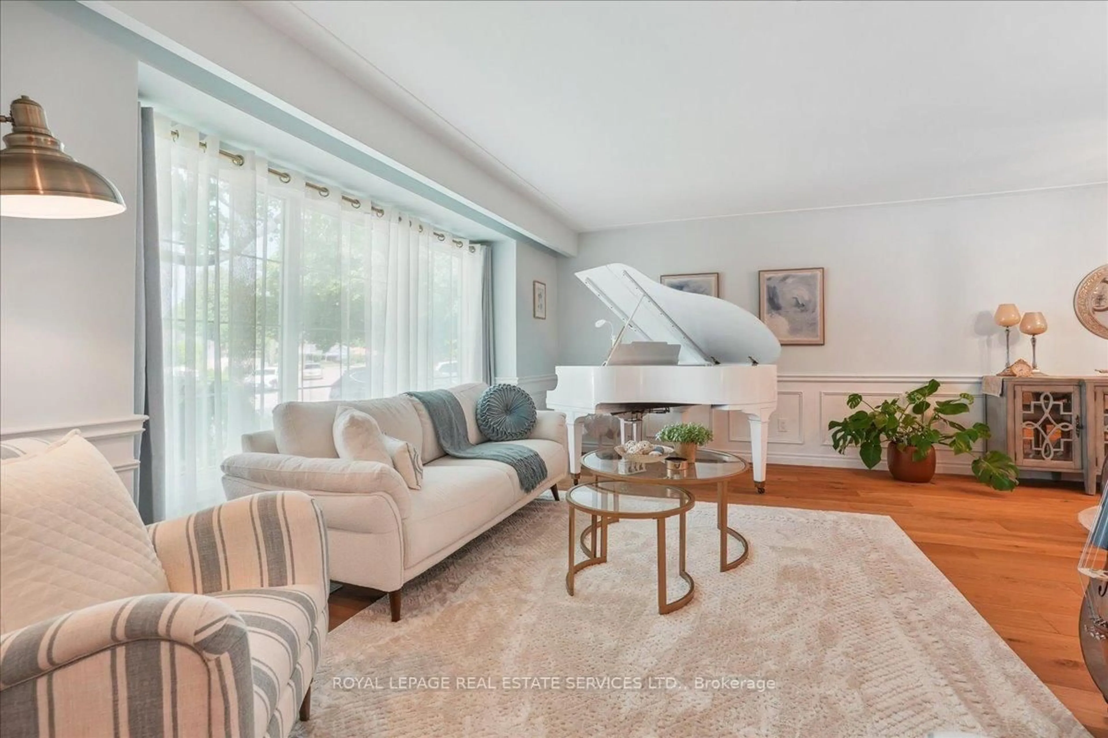 Living room with furniture, unknown for 14 Dubarry Blvd, Hamilton Ontario L8T 2V4