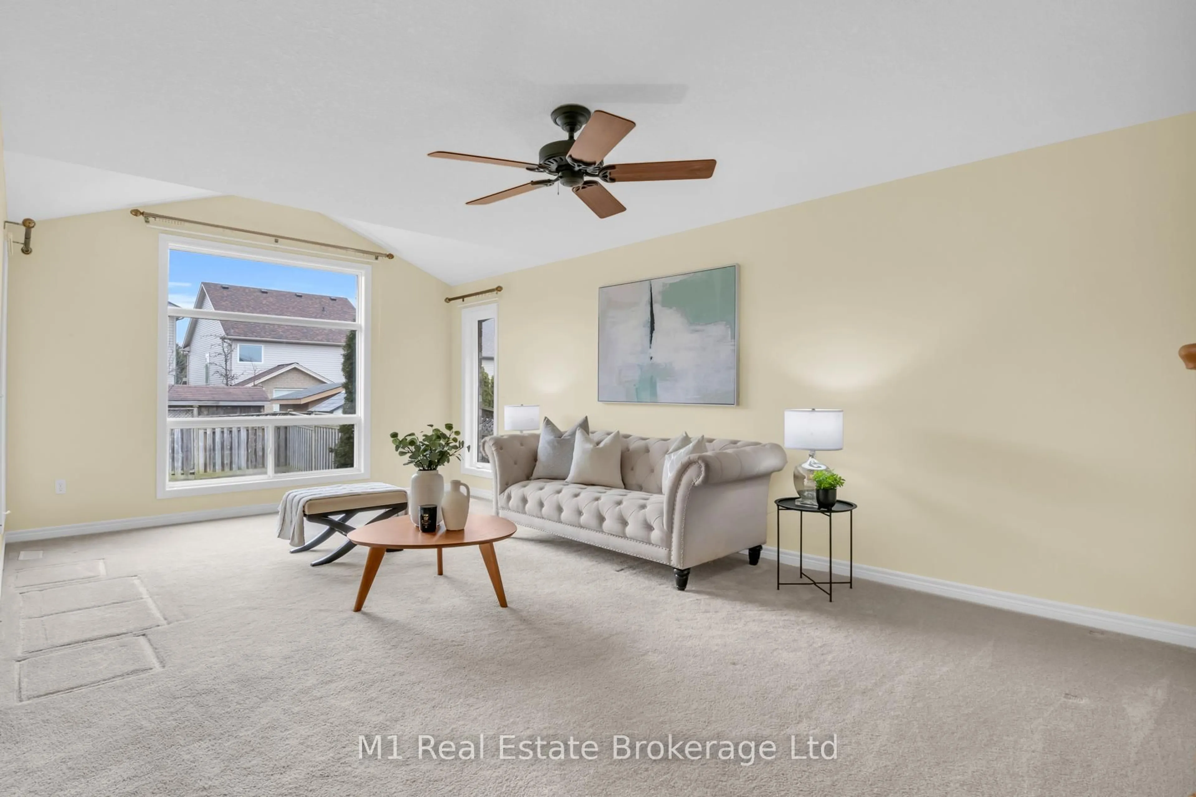 Living room with furniture, unknown for 33 Hilltop Rd, Guelph Ontario N1E 7L4