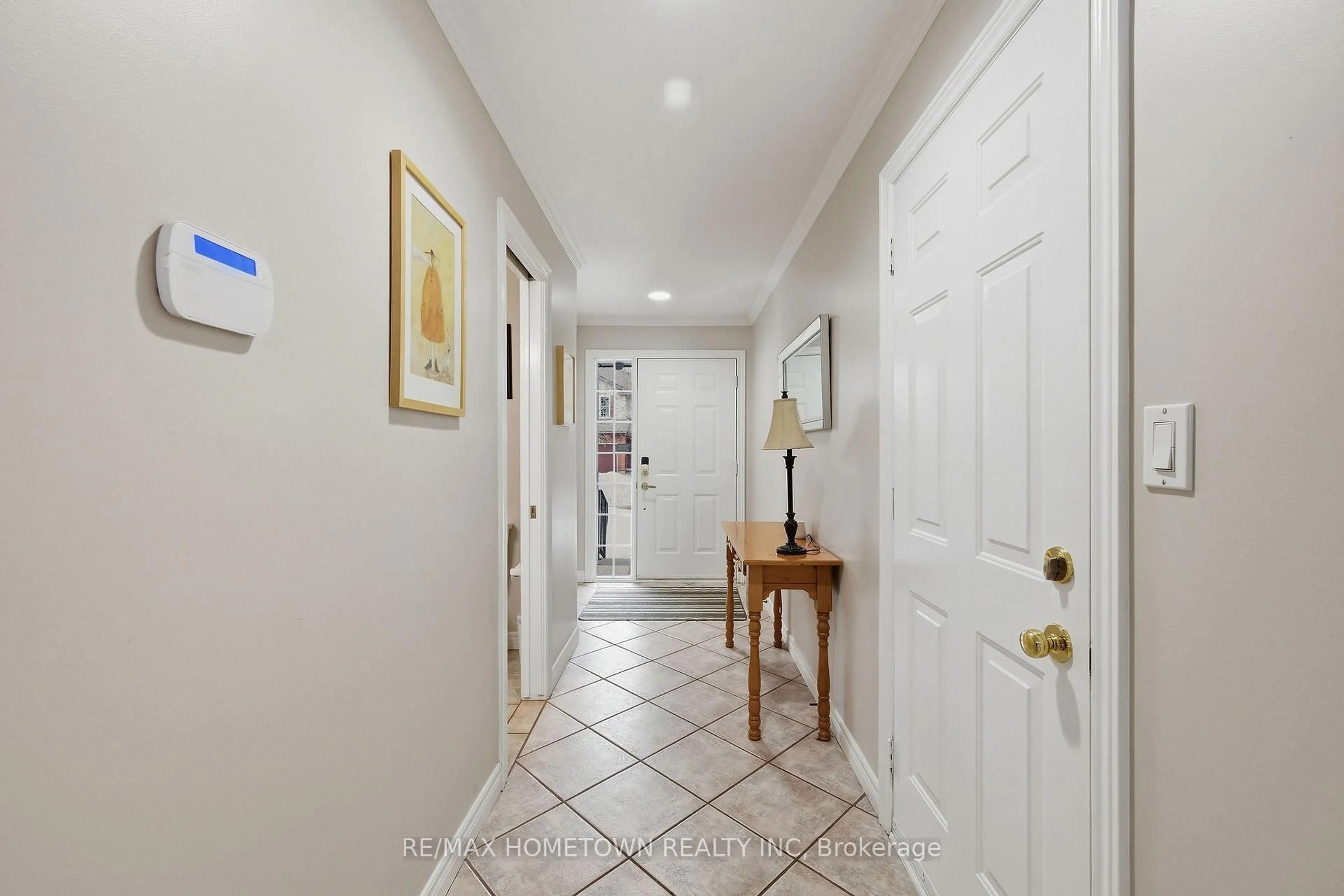 Indoor entryway for 125 Butlers Cres, Brockville Ontario K6V 7K8