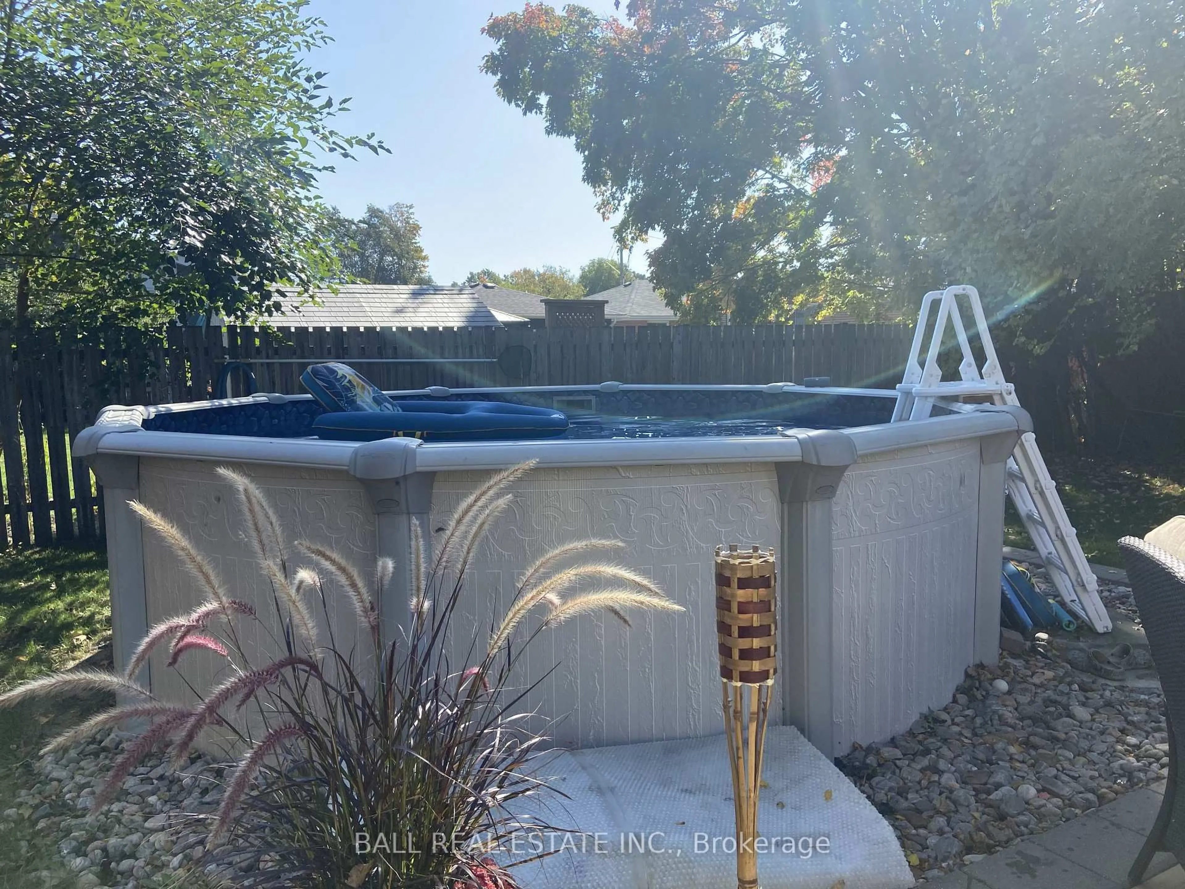 Pool for 1129 Algonquin Blvd, Peterborough Ontario K9H 6N1