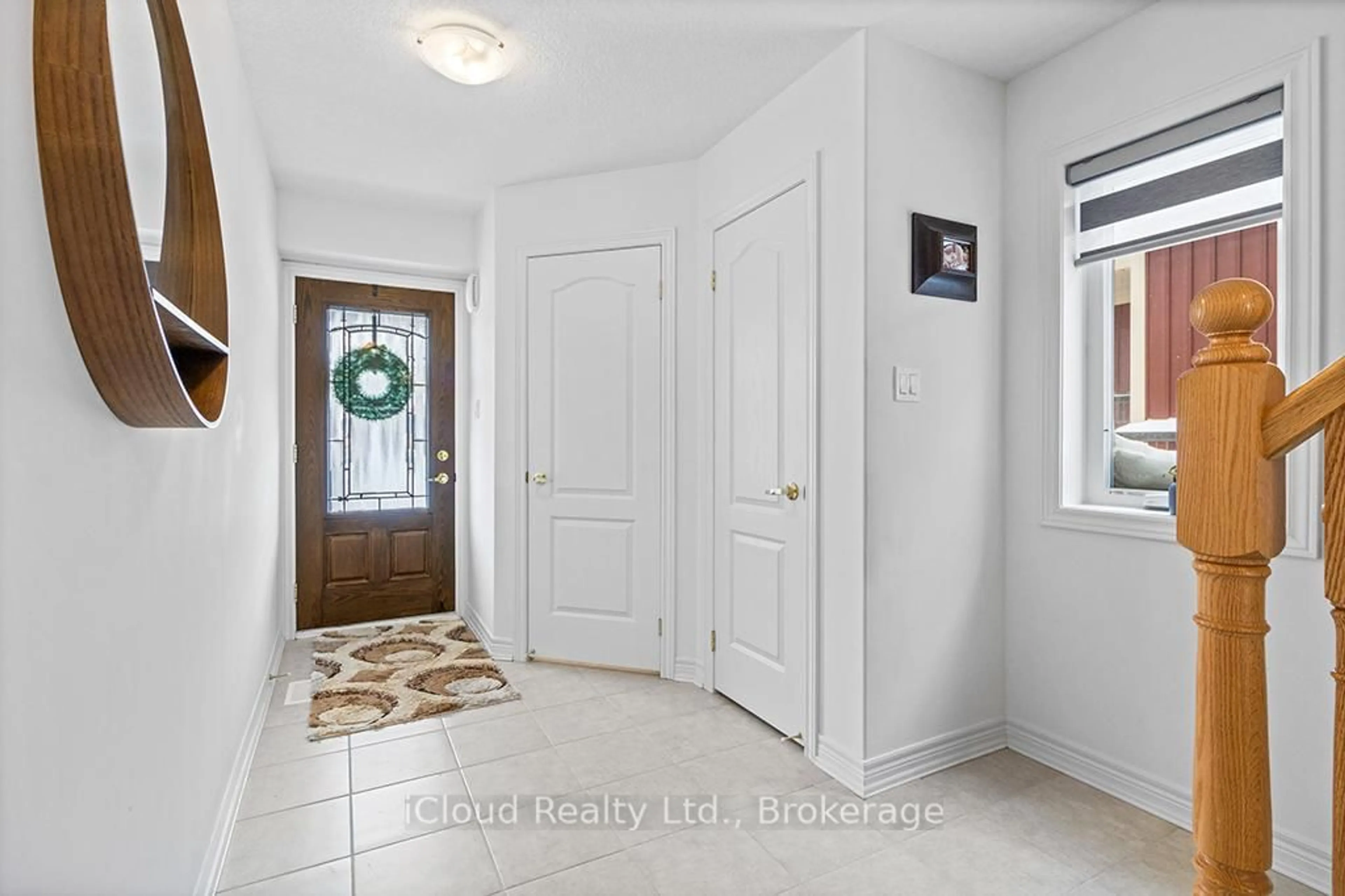 Indoor entryway for 120 Stonebrook Way, Grey Highlands Ontario N0C 1H0