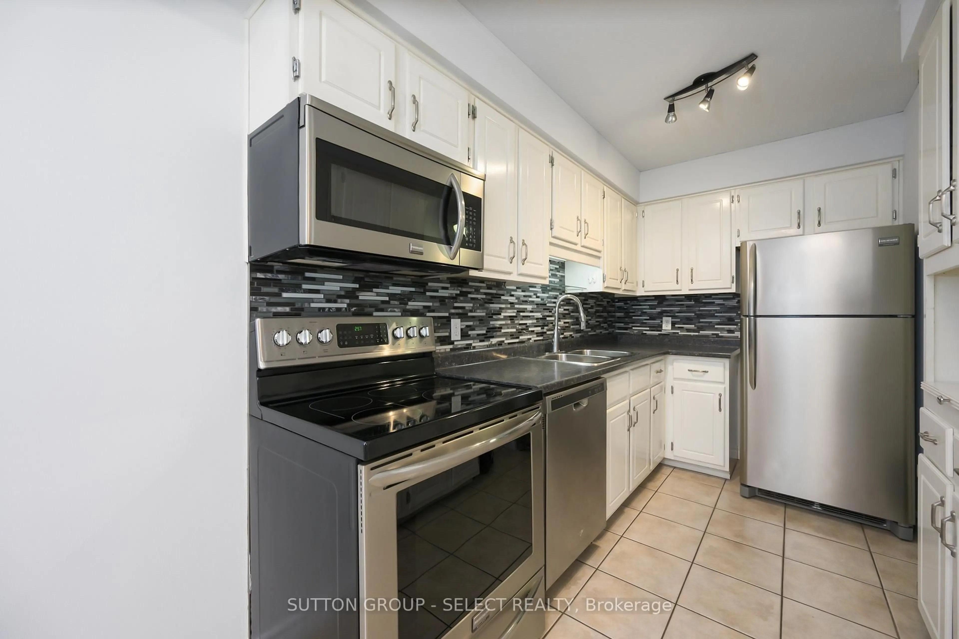Standard kitchen, ceramic/tile floor for 189 Homestead Cres #2, London North Ontario N6C 2J4
