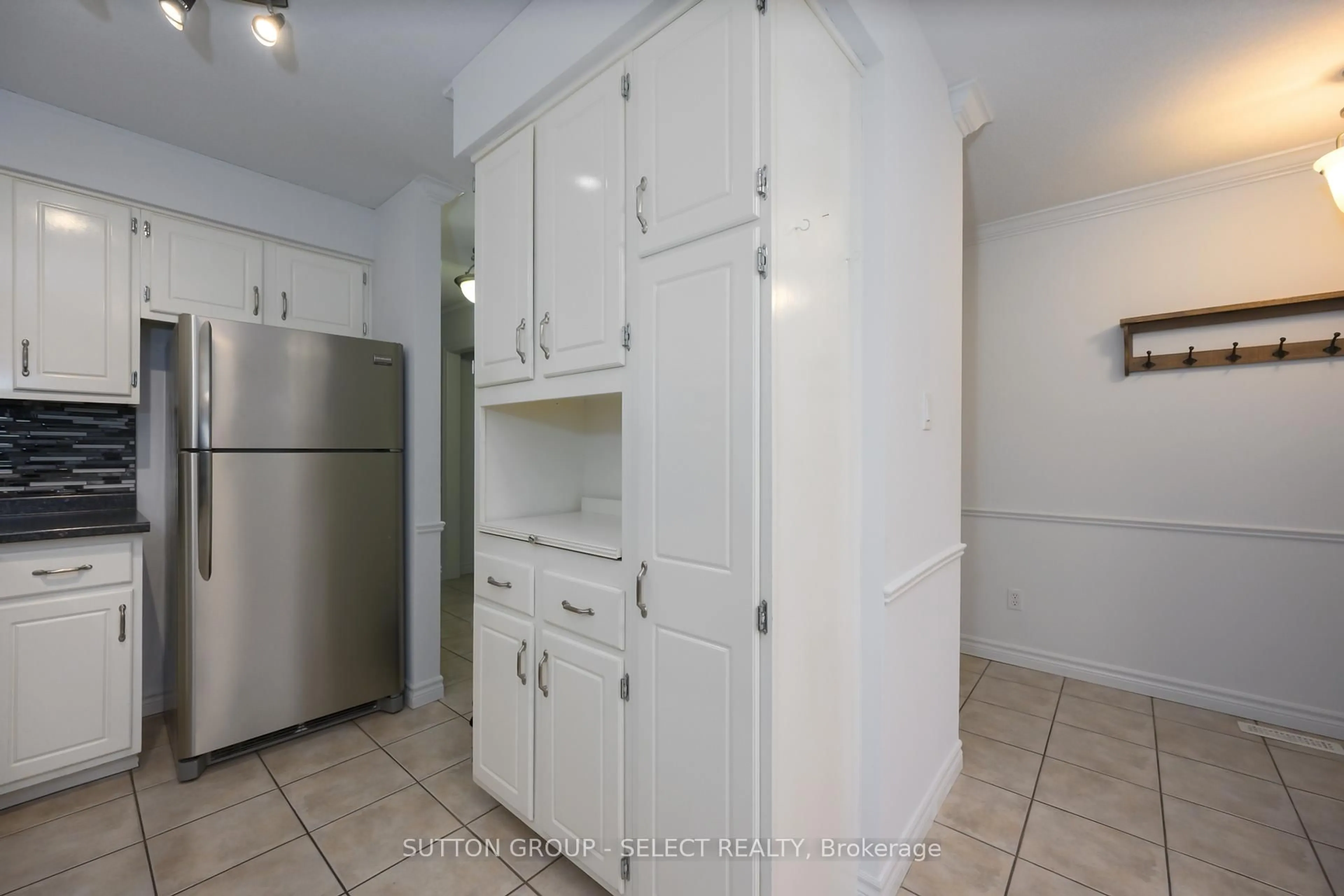 Standard kitchen, unknown for 189 Homestead Cres #2, London North Ontario N6C 2J4