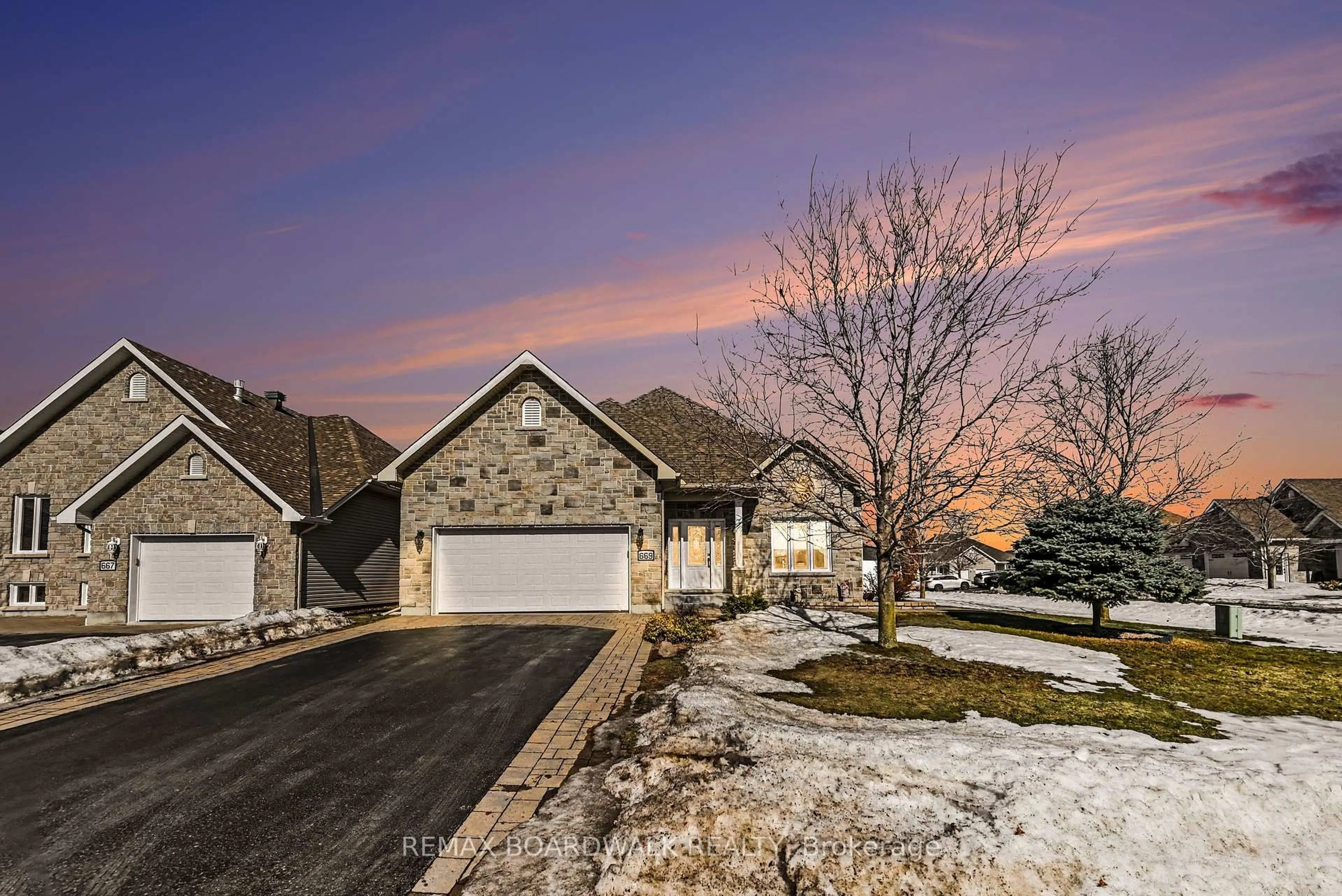 A pic from outside/outdoor area/front of a property/back of a property/a pic from drone, street for 669 Des Epinettes Pl, Casselman Ontario K0A 1M0