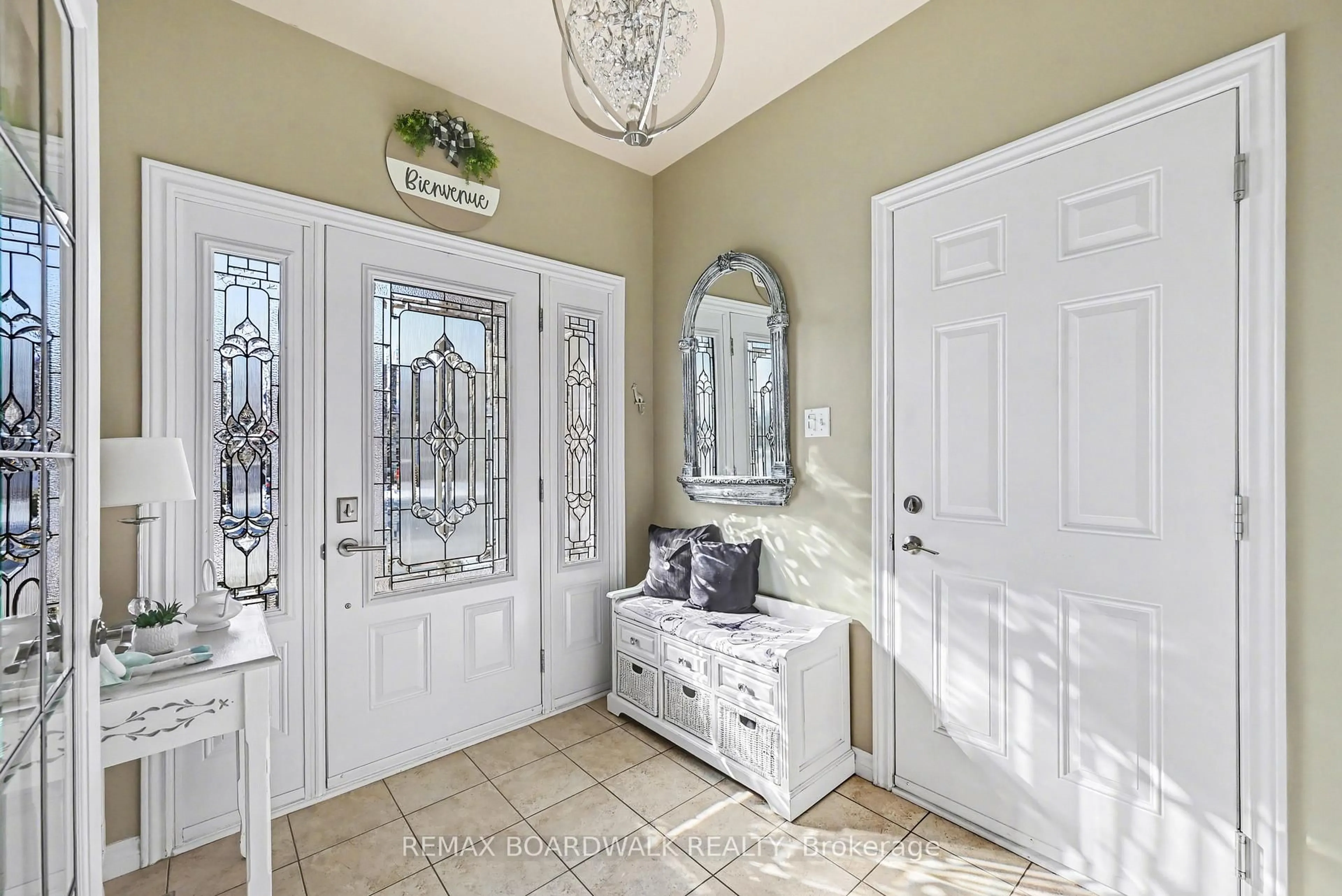 Indoor entryway for 669 Des Epinettes Pl, Casselman Ontario K0A 1M0