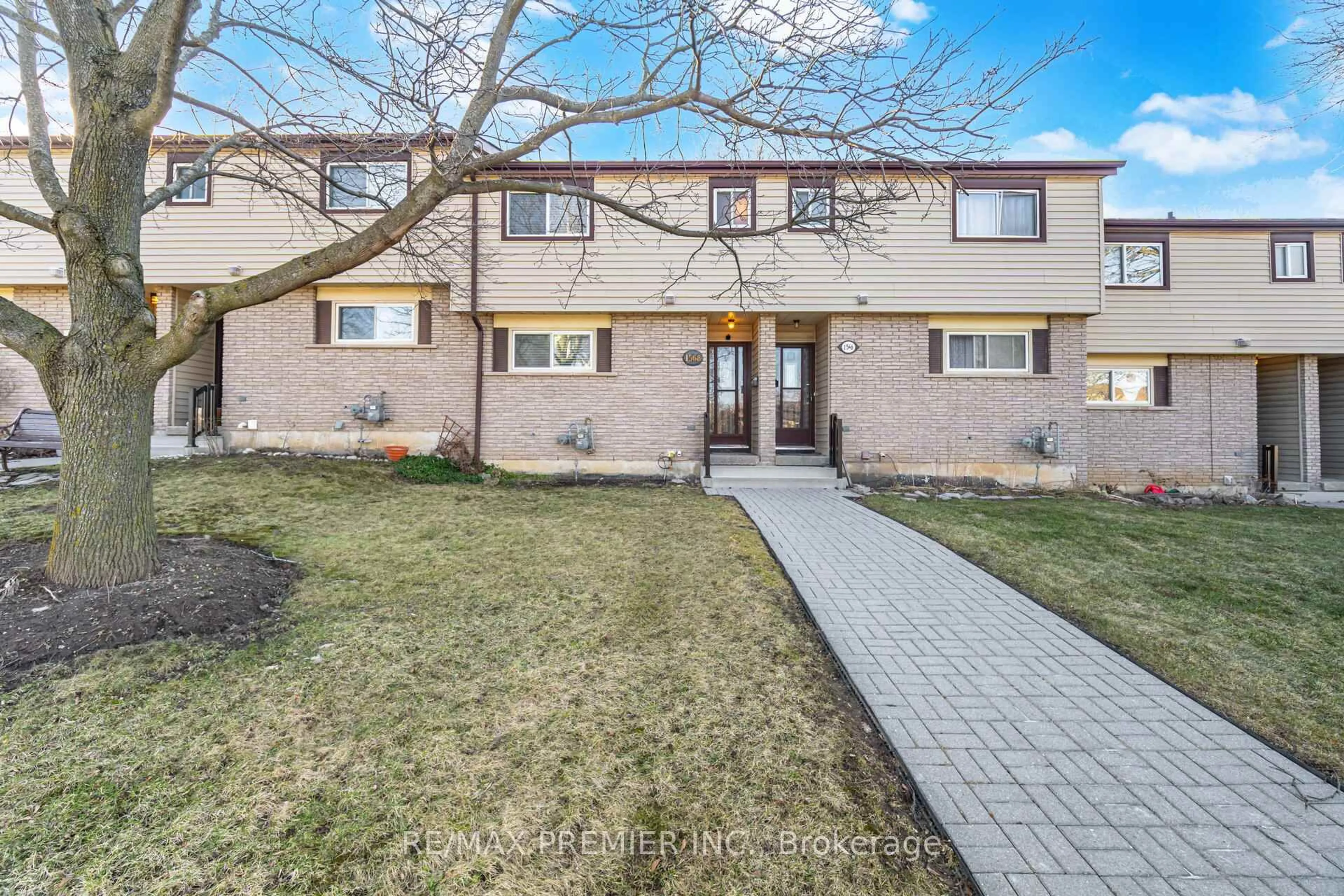 Home with brick exterior material, street for 1568 Garth St #32A, Hamilton Ontario L9B 1T3