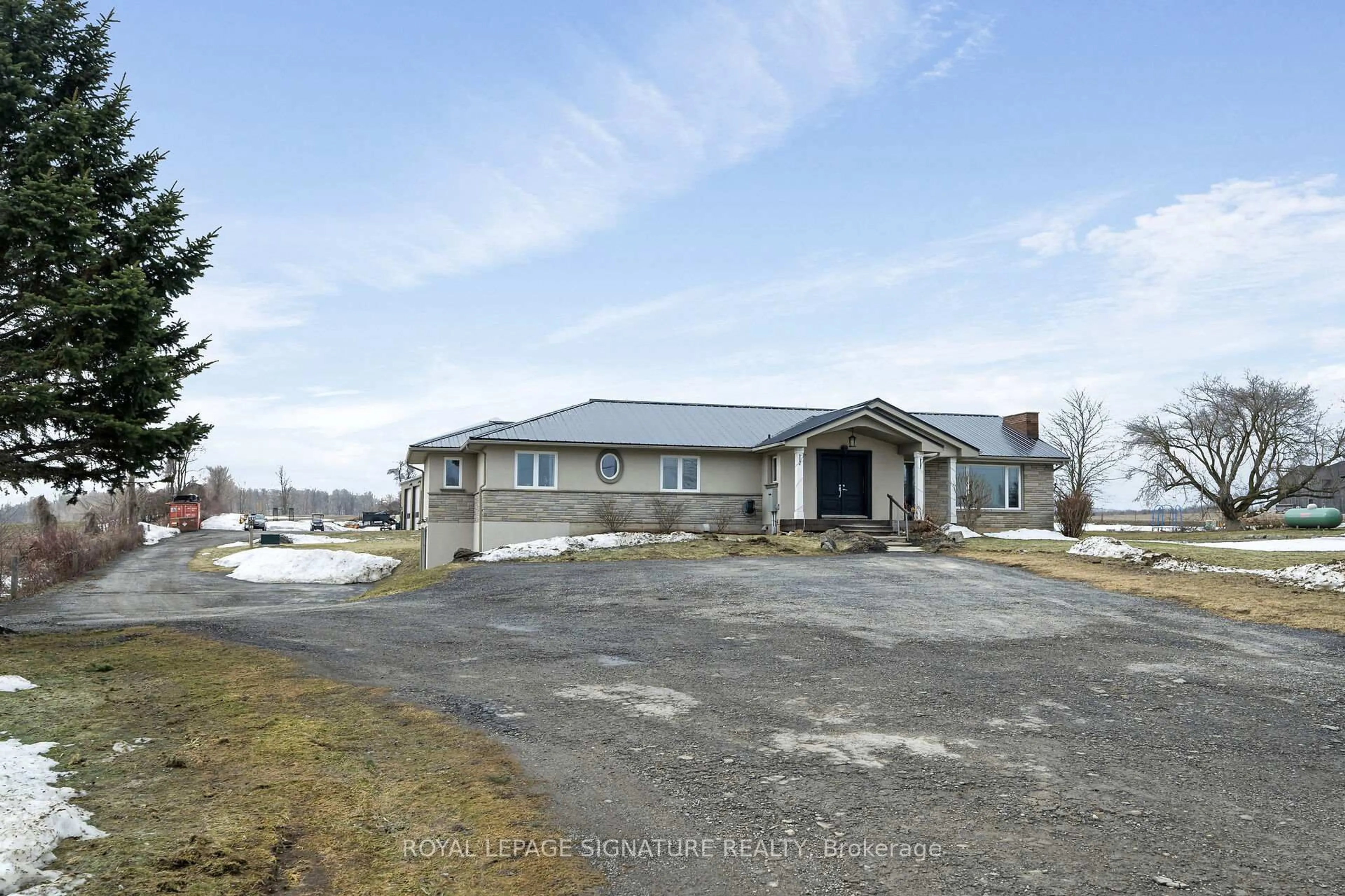 A pic from outside/outdoor area/front of a property/back of a property/a pic from drone, building for 5022 6th Line, Erin Ontario N0B 1T0
