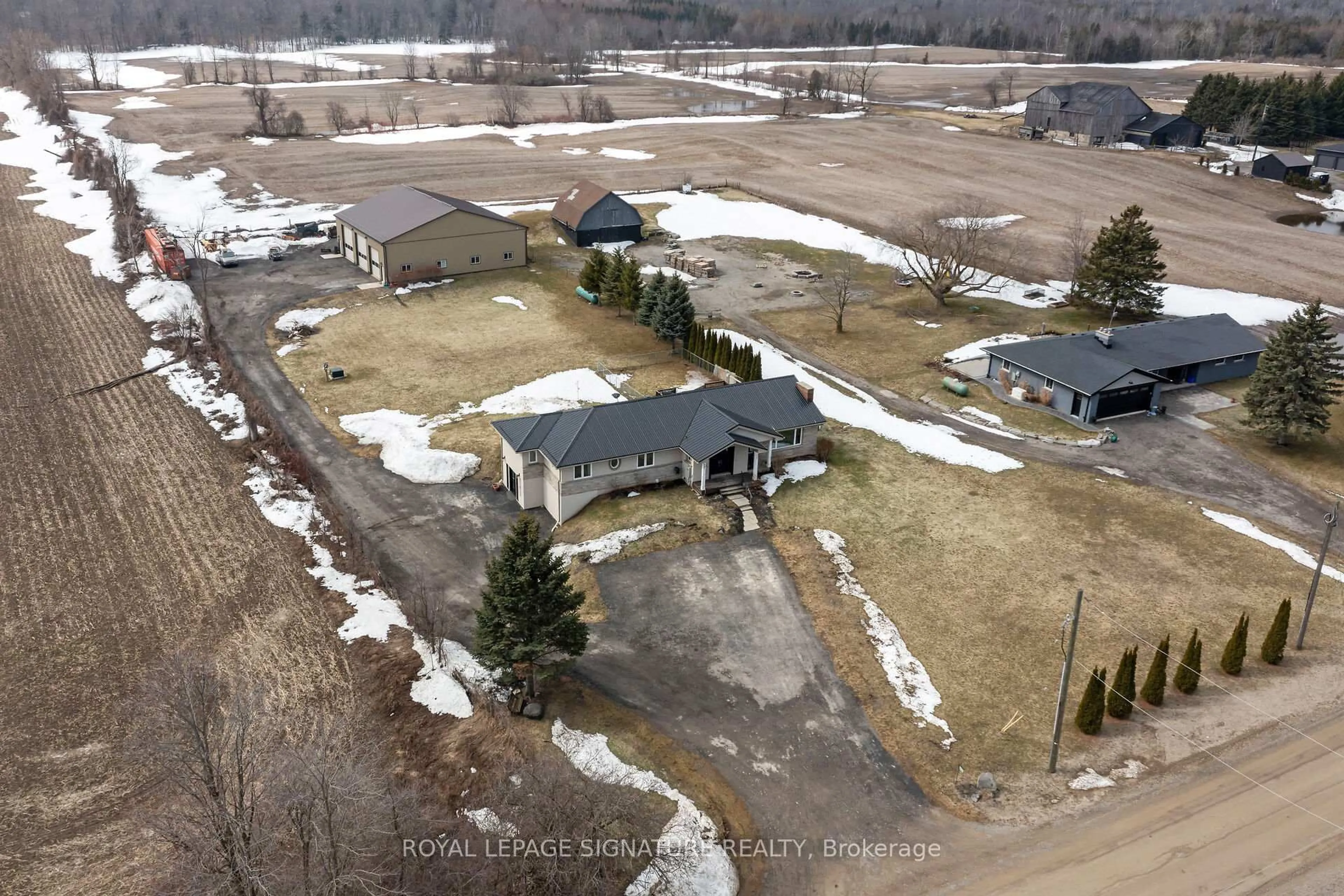 A pic from outside/outdoor area/front of a property/back of a property/a pic from drone, street for 5022 6th Line, Erin Ontario N0B 1T0