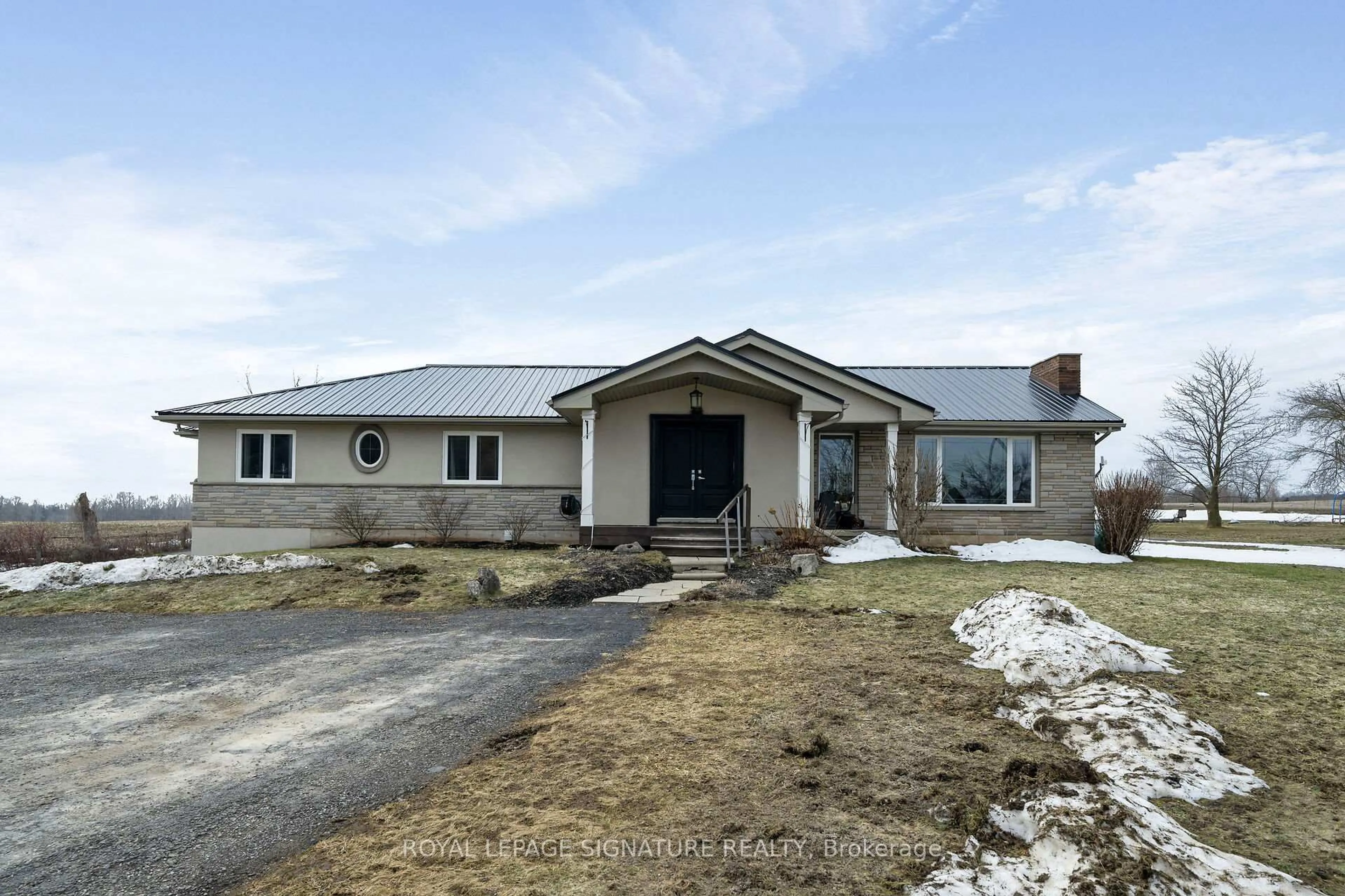 A pic from outside/outdoor area/front of a property/back of a property/a pic from drone, building for 5022 6th Line, Erin Ontario N0B 1T0