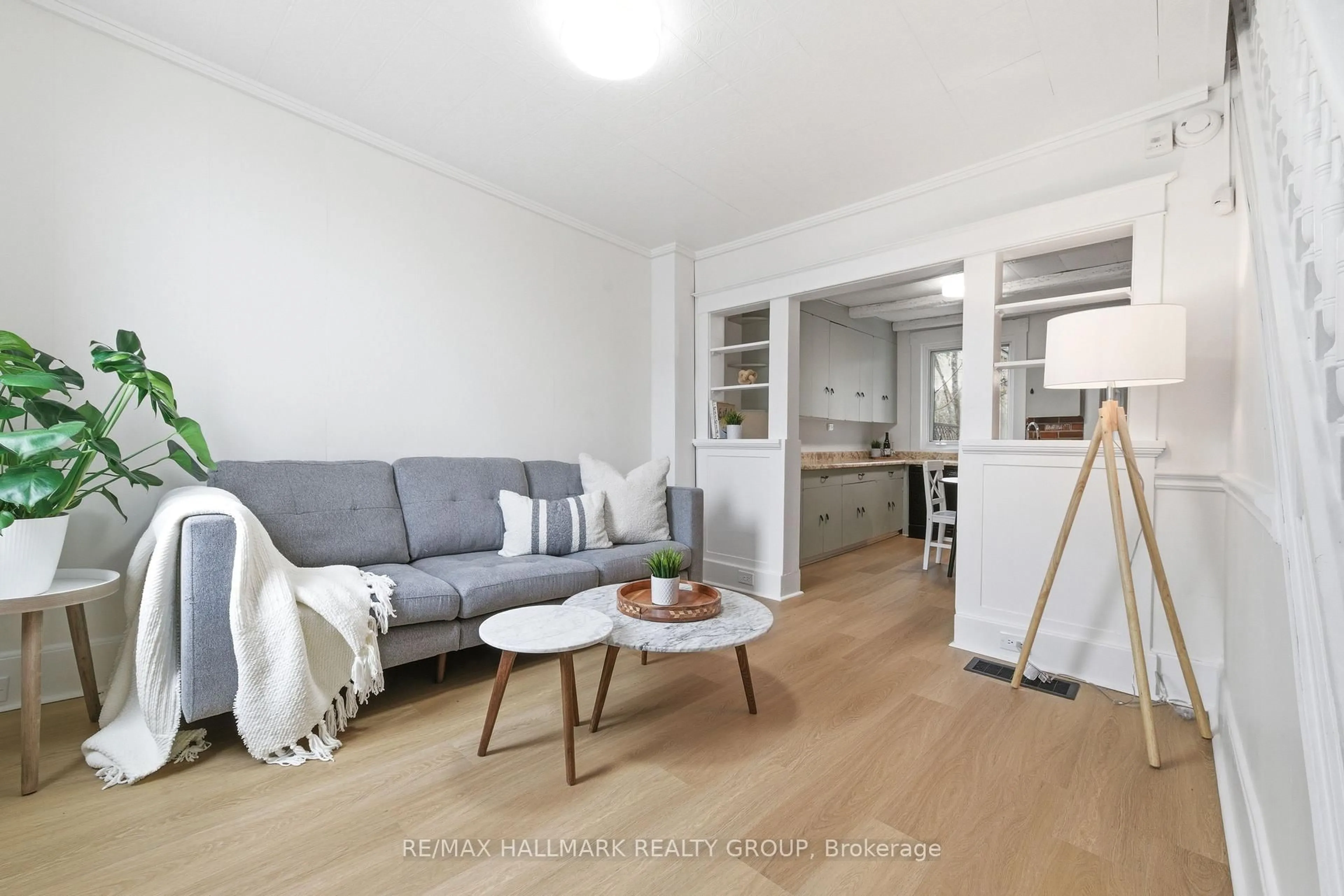 Living room with furniture, wood/laminate floor for 391 Murray St, Pembroke Ontario K8A 4P5