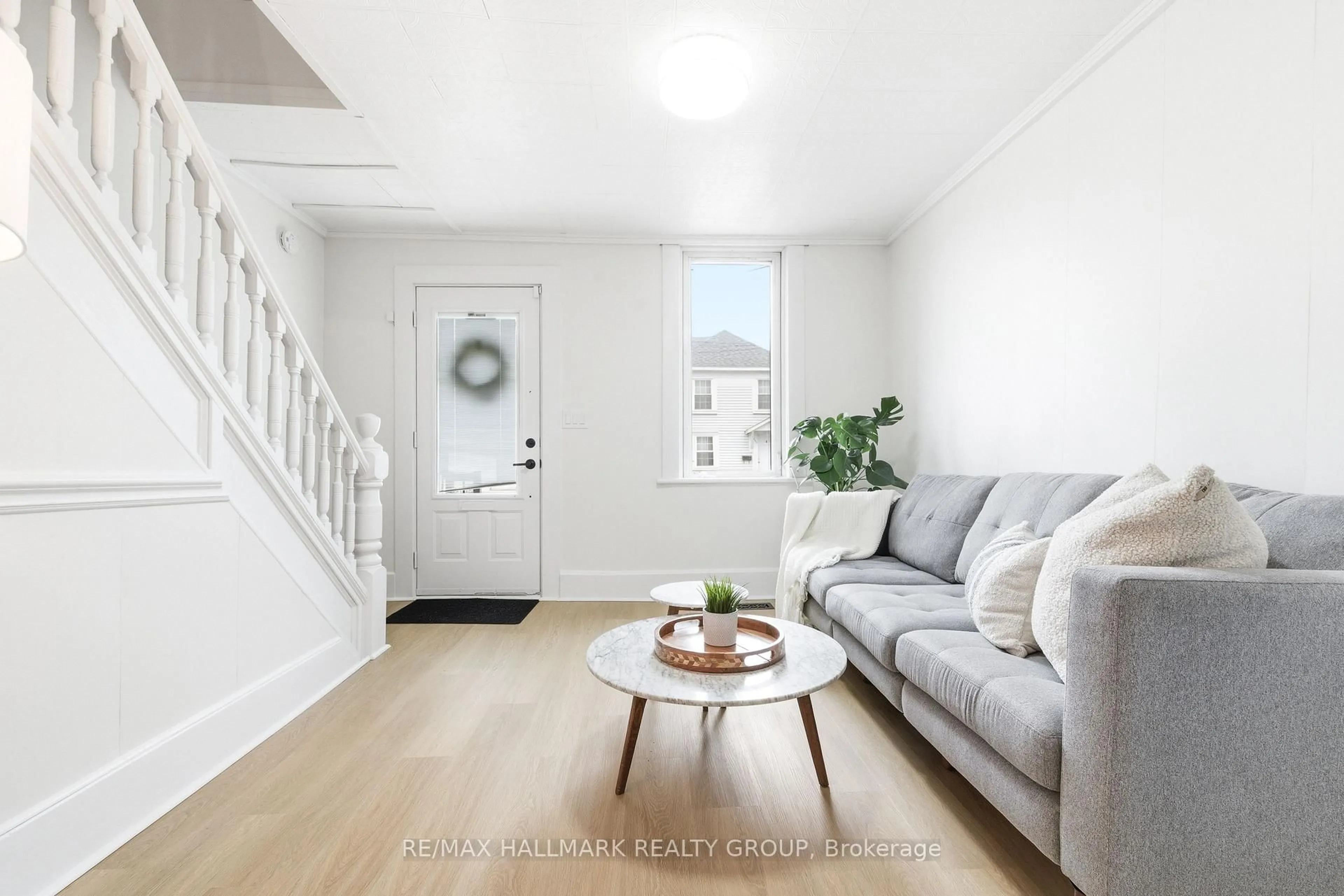 Living room with furniture, unknown for 391 Murray St, Pembroke Ontario K8A 4P5