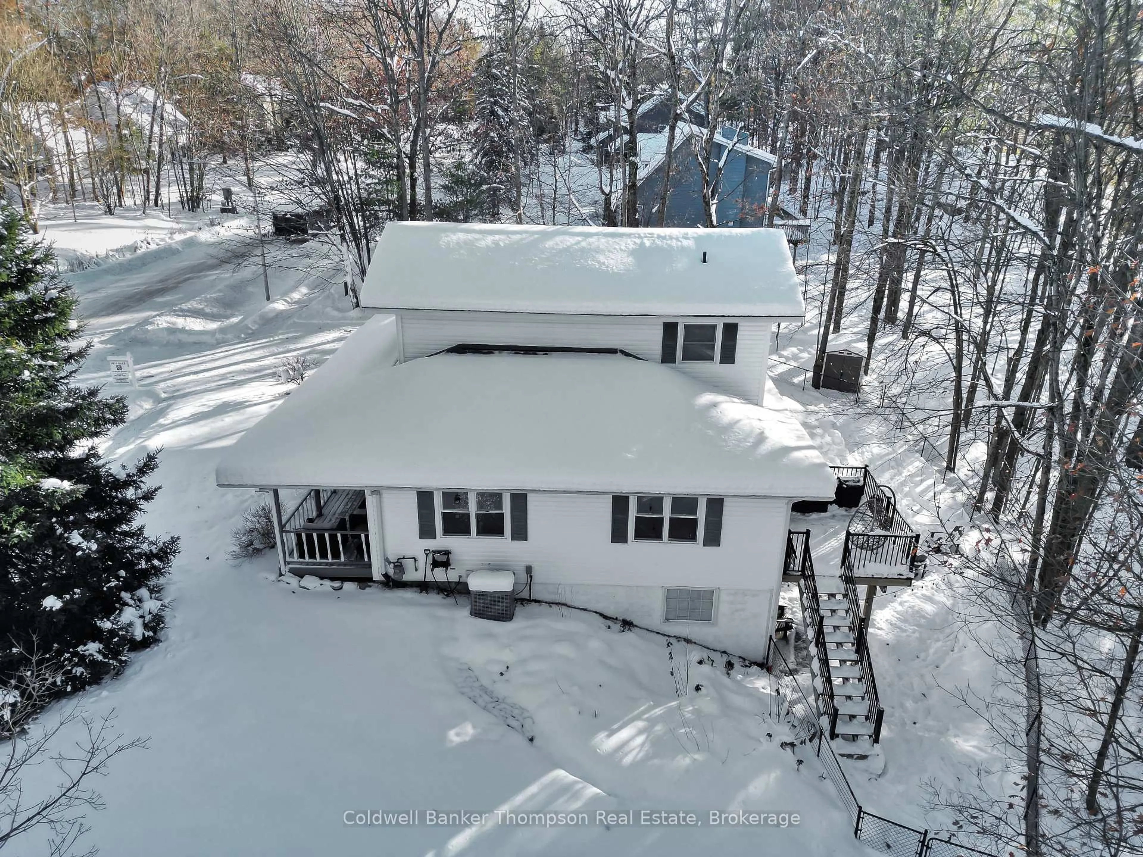 A pic from outside/outdoor area/front of a property/back of a property/a pic from drone, unknown for 2 The Granite Bluff, Bracebridge Ontario P1L 1L4
