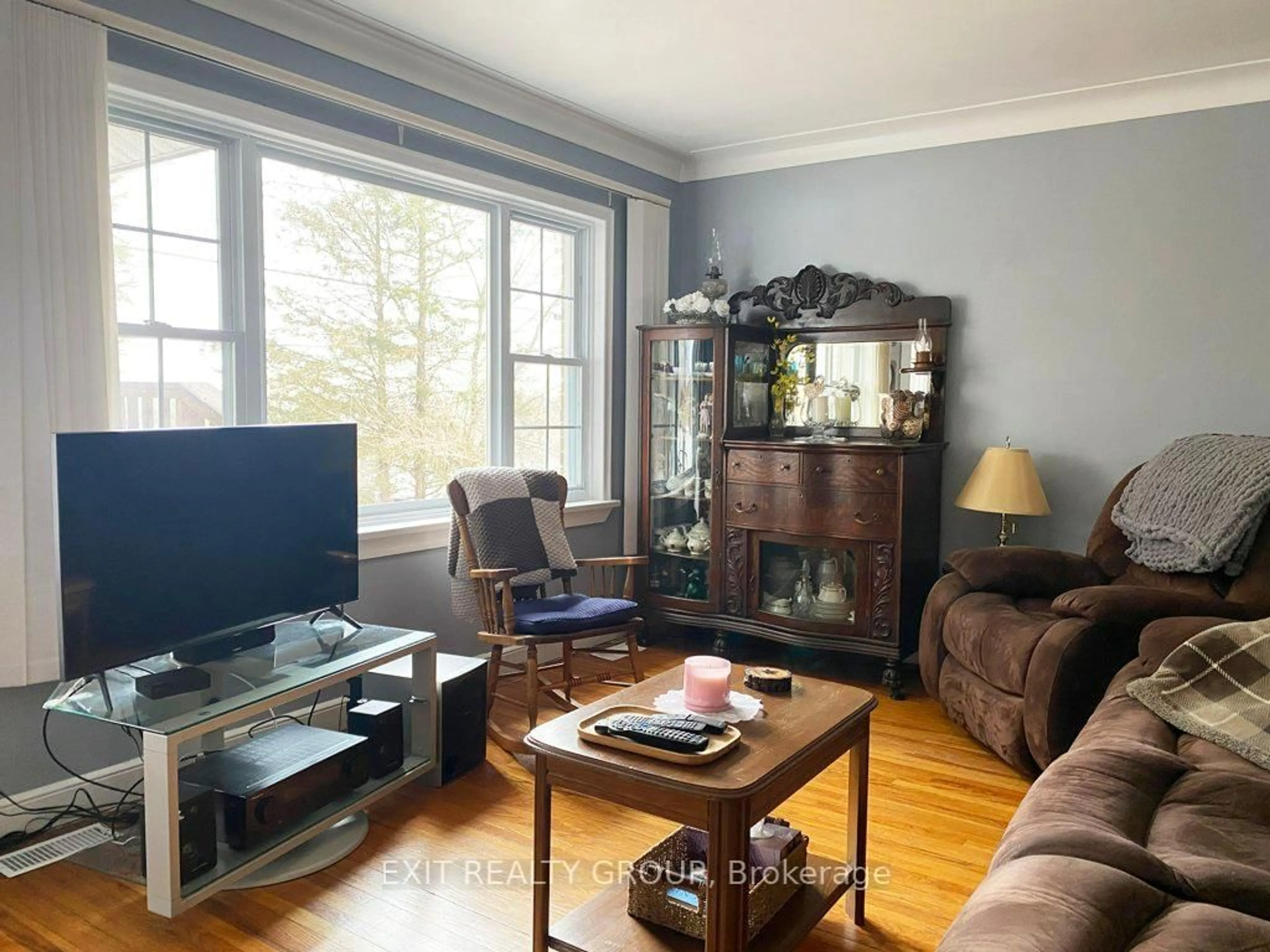 Living room with furniture, wood/laminate floor for 40 Zion Rd, Hastings Ontario K0K 2C0