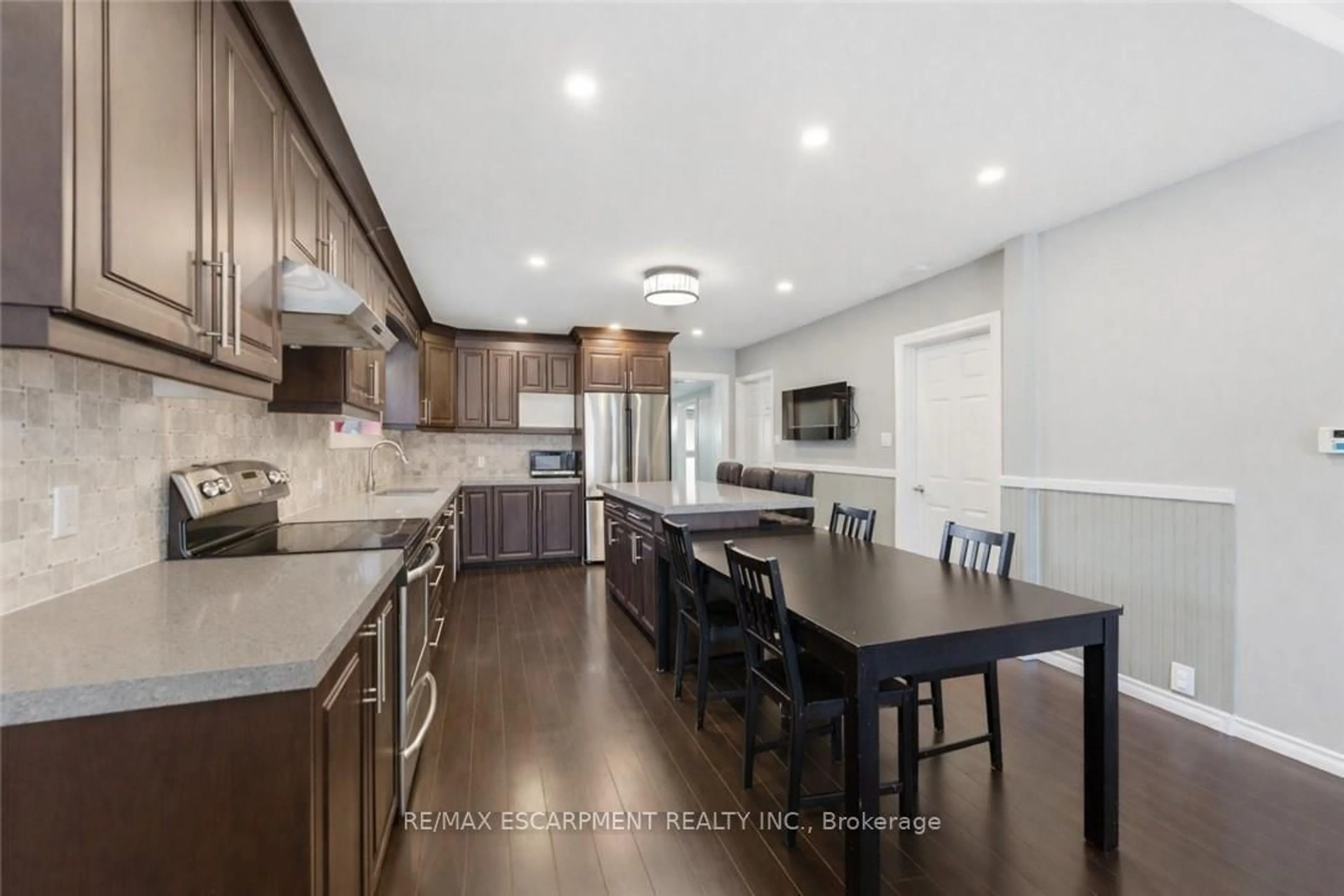 Open concept kitchen, unknown for 80 Walnut St, Brantford Ontario N3T 1H4