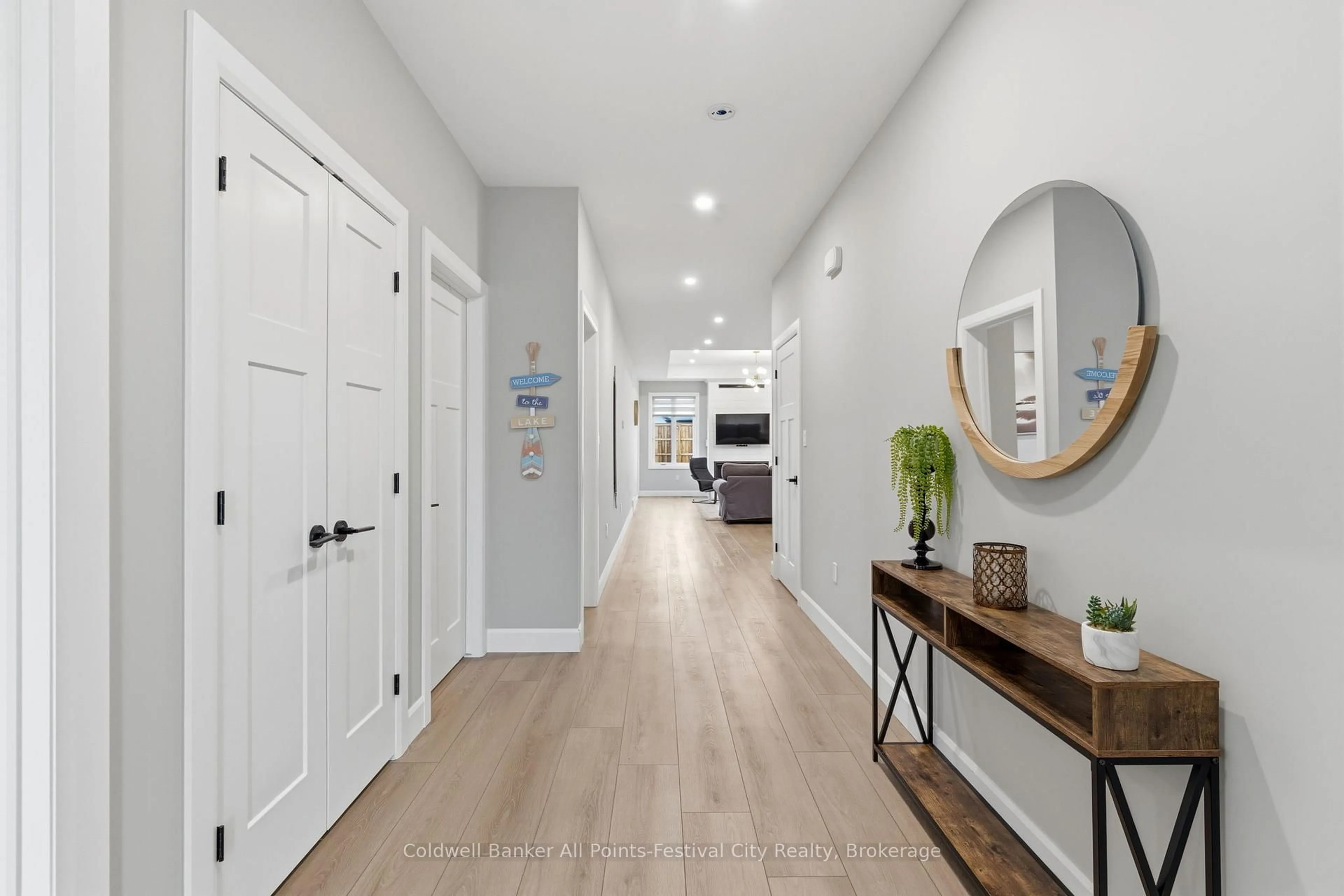 Indoor entryway for 467 Warren St, Goderich Ontario N7A 3W4