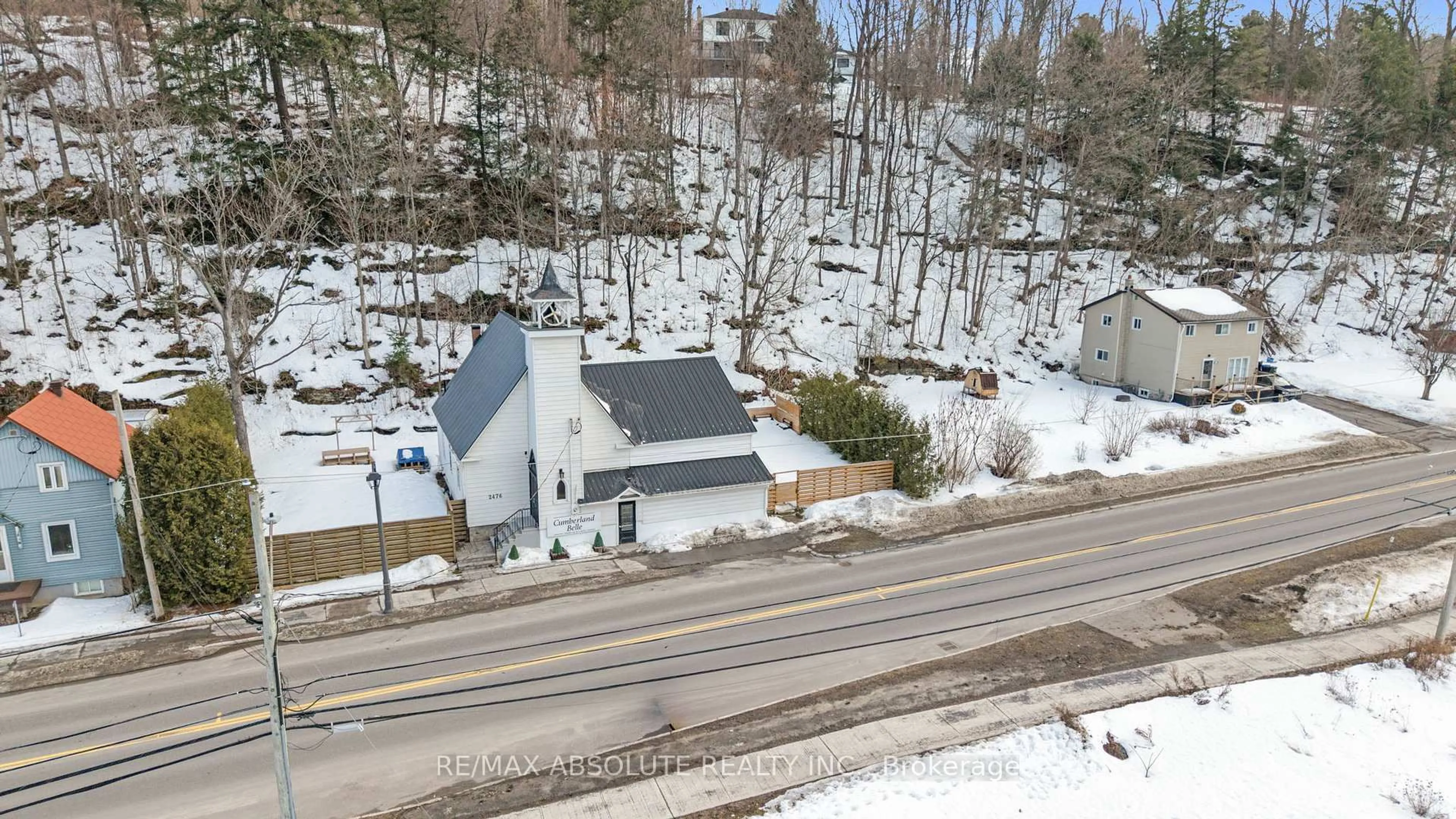 A pic from outside/outdoor area/front of a property/back of a property/a pic from drone, unknown for 2476 Old Montreal Rd, Cumberland Ontario K4C 1G6