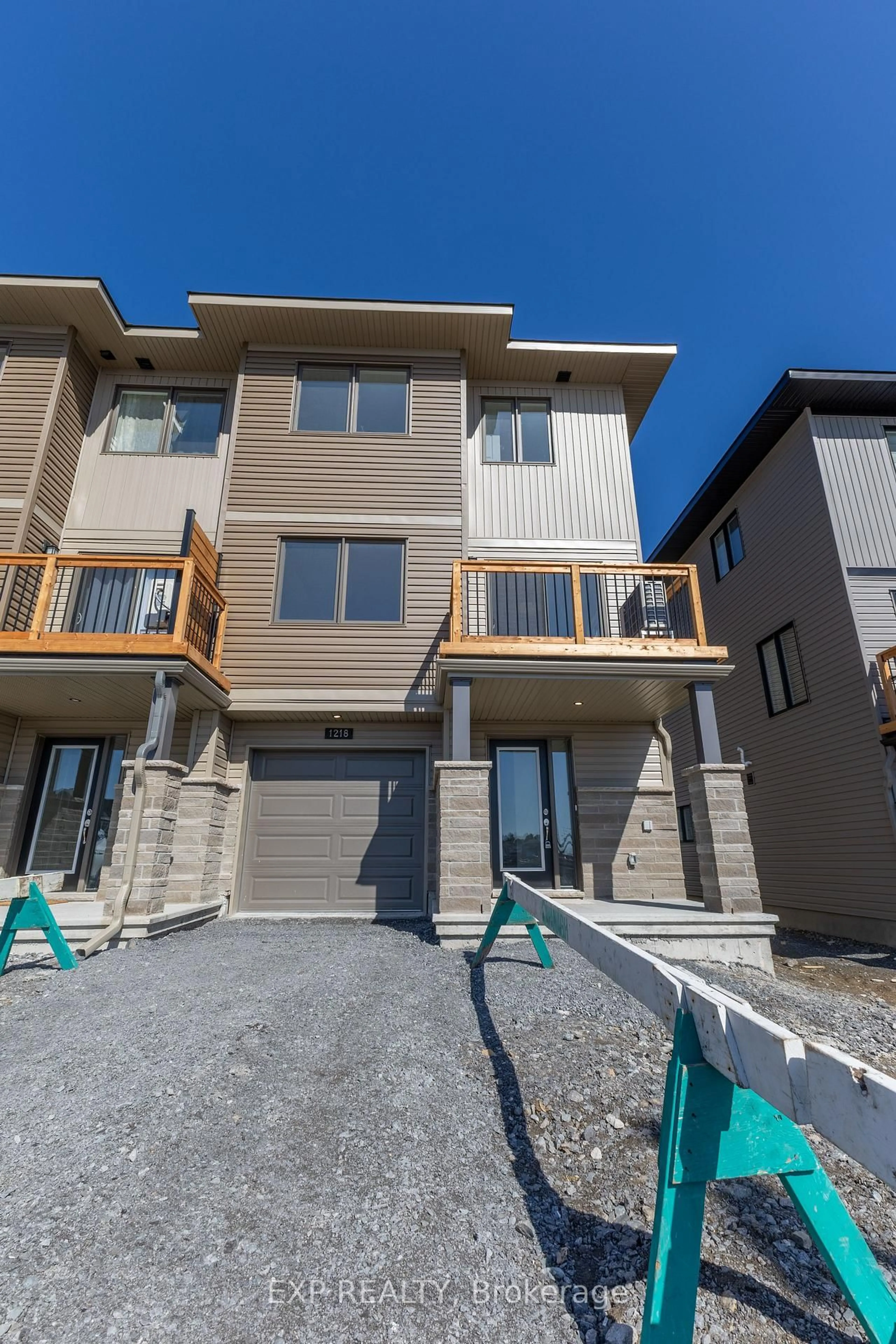 Home with vinyl exterior material, unknown for 1208 Cope Dr, Ottawa Ontario K2S 3C4