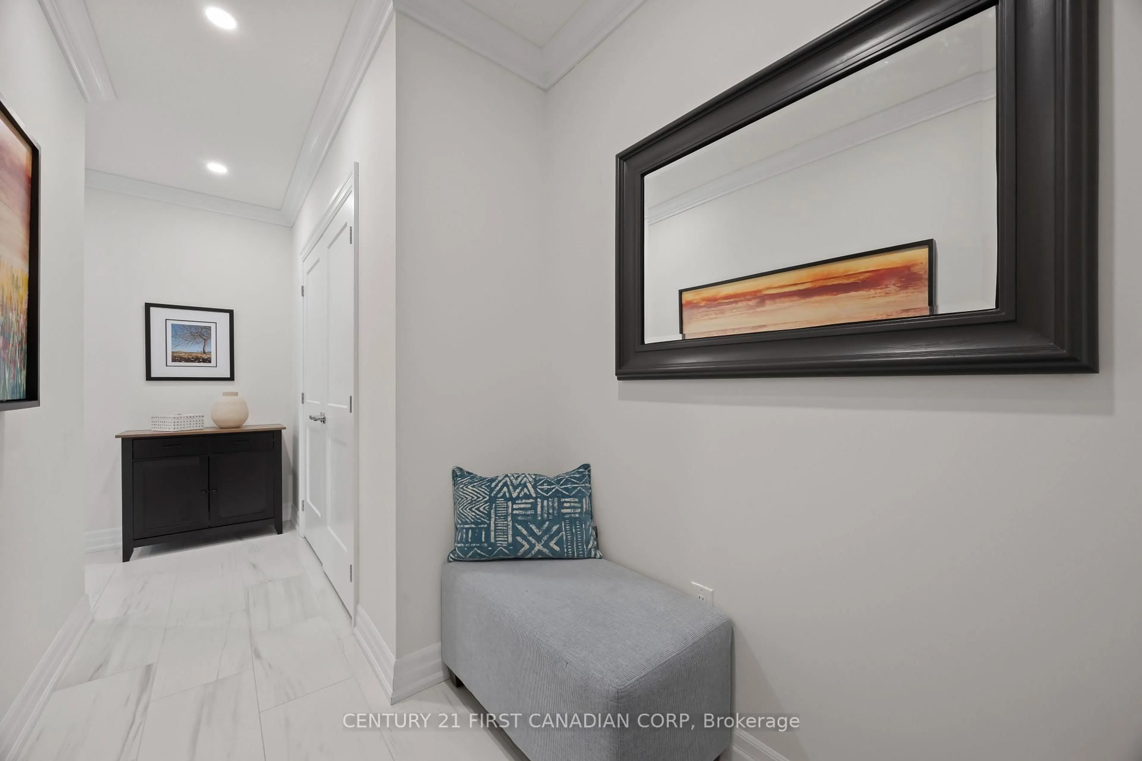 Indoor entryway for 480 Callaway Rd #513, London North Ontario N6G 0Z3