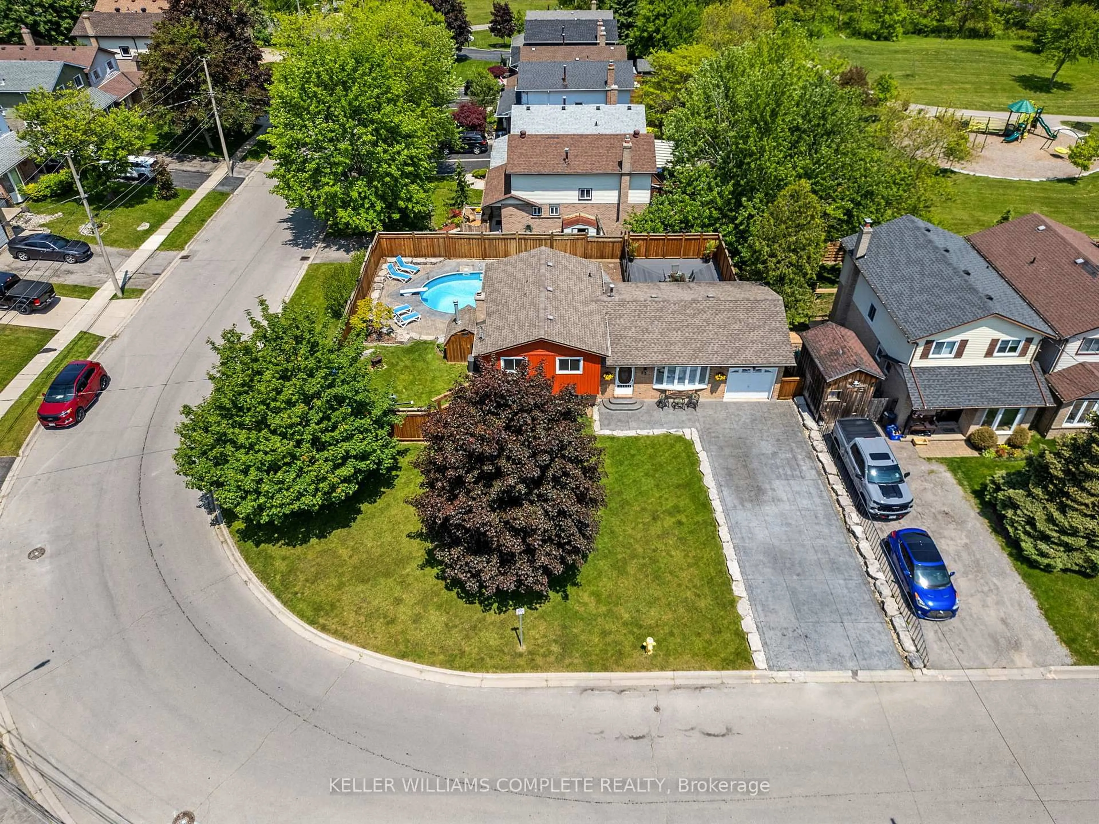A pic from outside/outdoor area/front of a property/back of a property/a pic from drone, street for 25 Burke Dr, Haldimand Ontario N3W 1C3