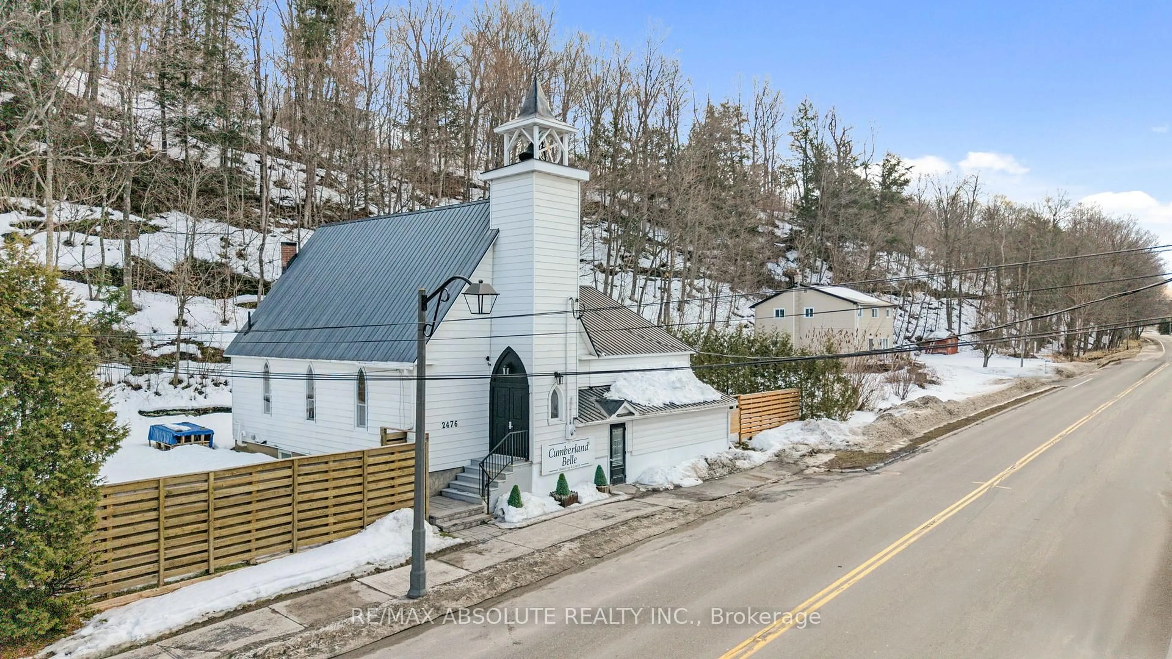 A pic from outside/outdoor area/front of a property/back of a property/a pic from drone, unknown for 2476 Old Montreal Rd, Cumberland Ontario K4C 1G6