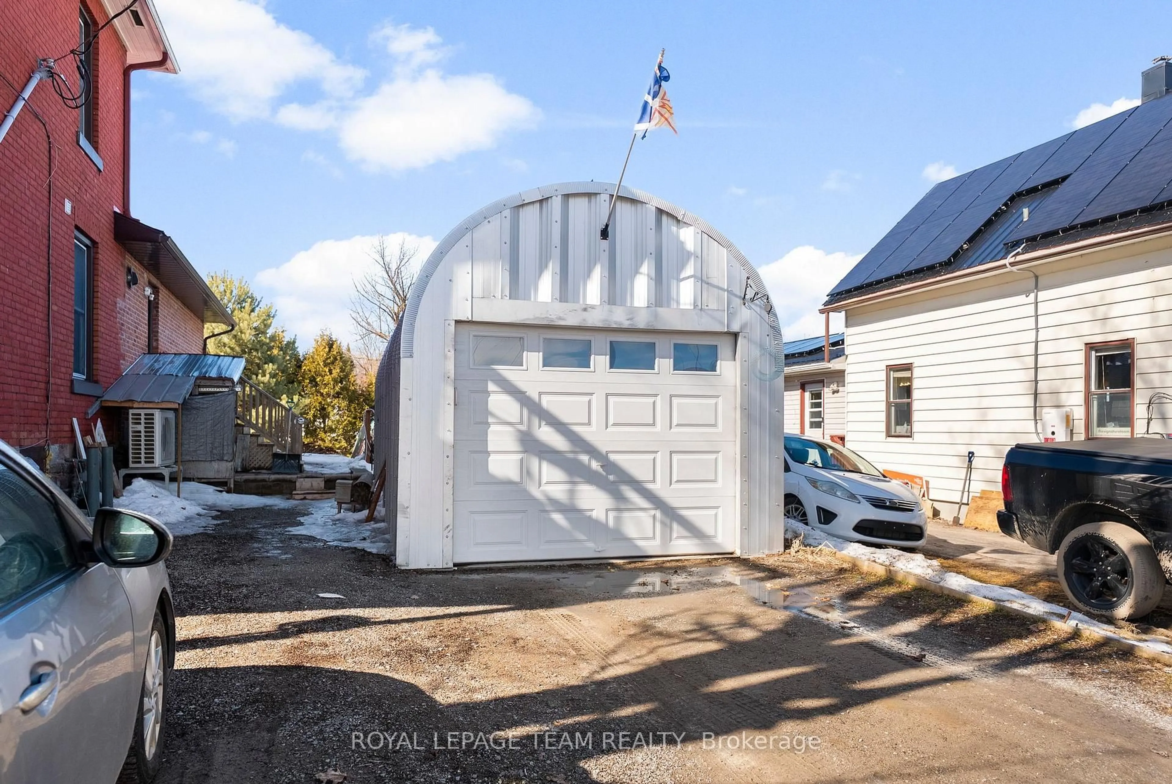 Indoor garage for 12 Meadow St, Cobden Ontario K0J 1K0