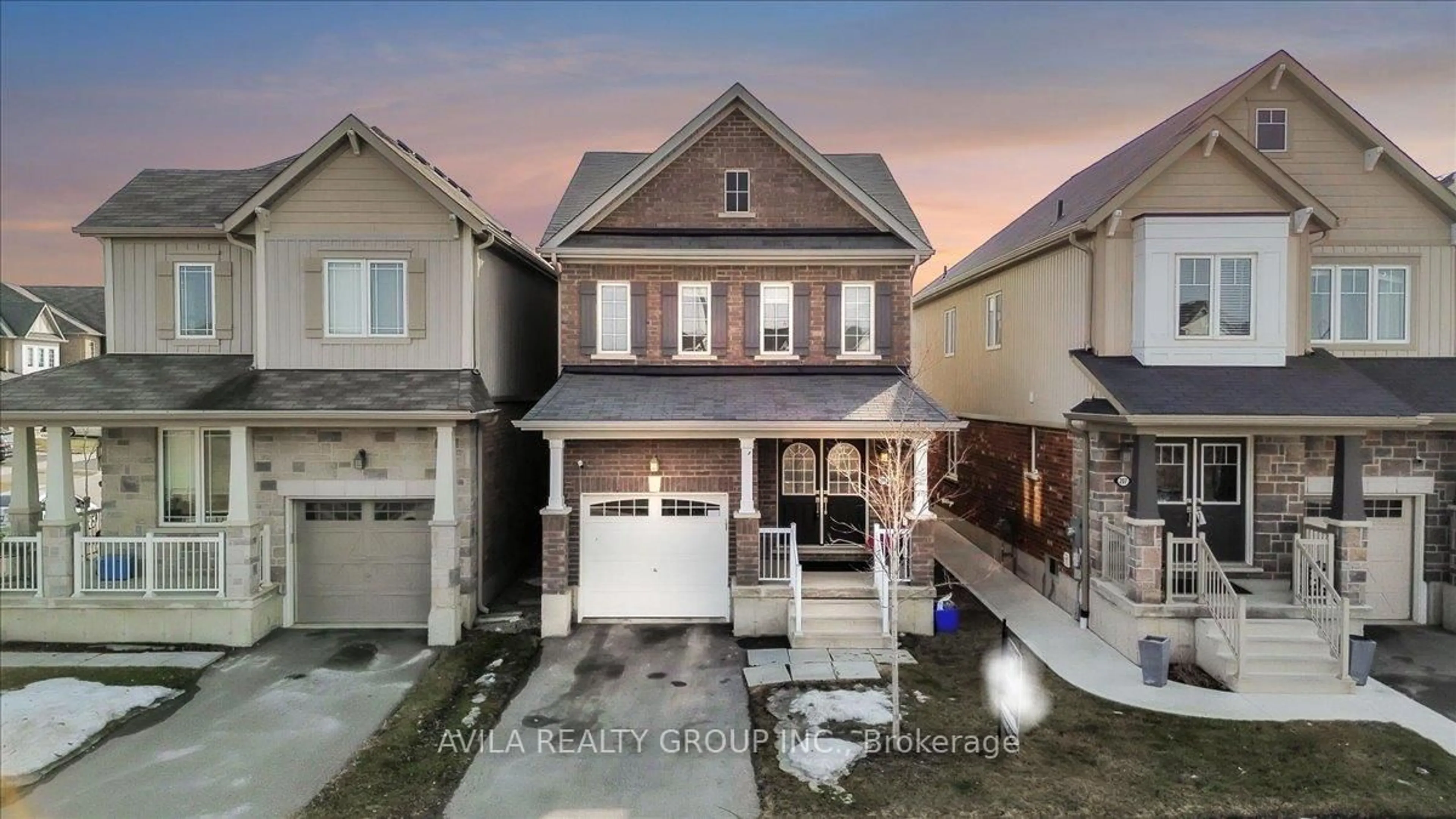 A pic from outside/outdoor area/front of a property/back of a property/a pic from drone, street for 205 Thompson Rd, Haldimand Ontario N3W 1V3