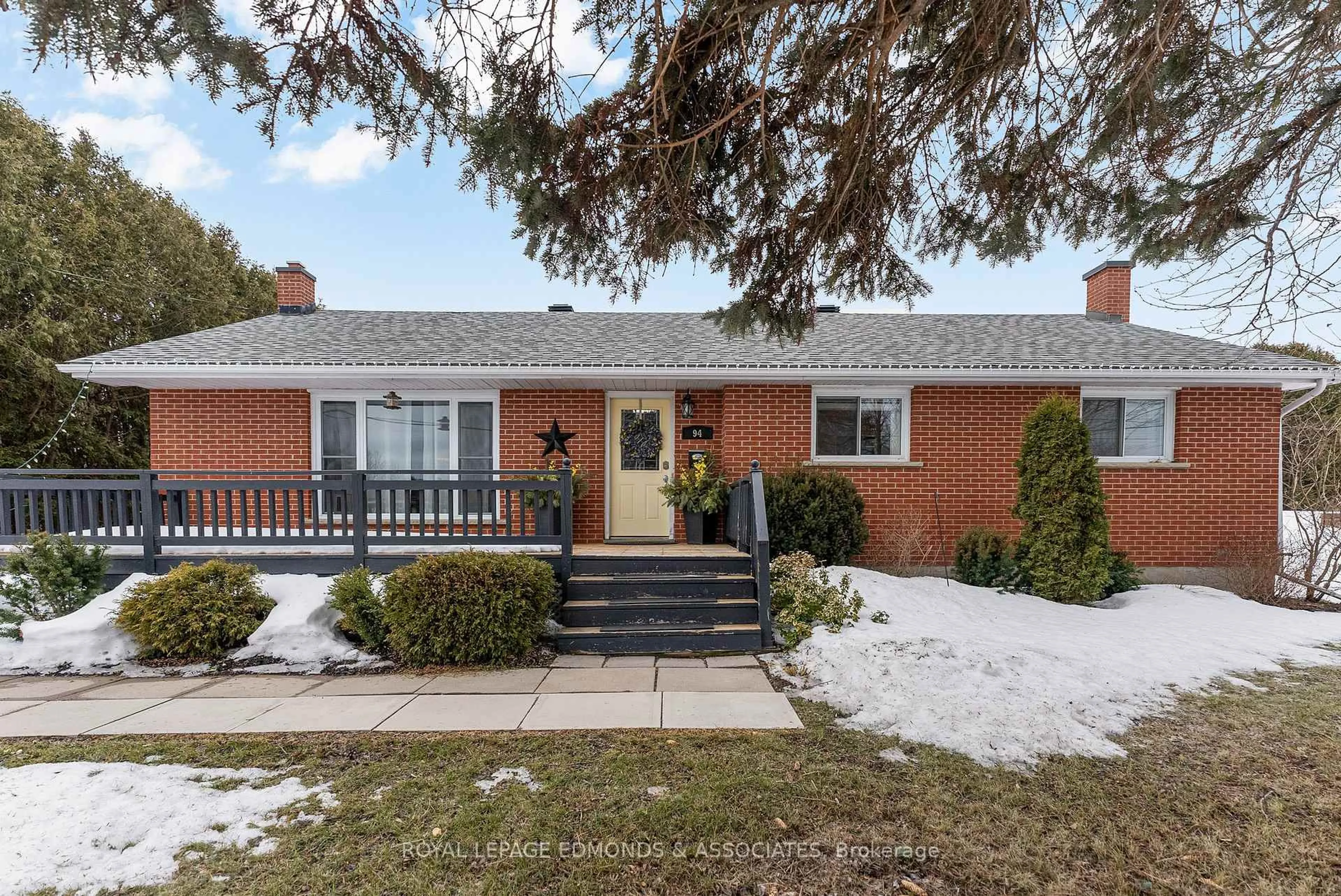Home with brick exterior material, street for 94 Oak St, Laurentian Valley Ontario K8A 7R3