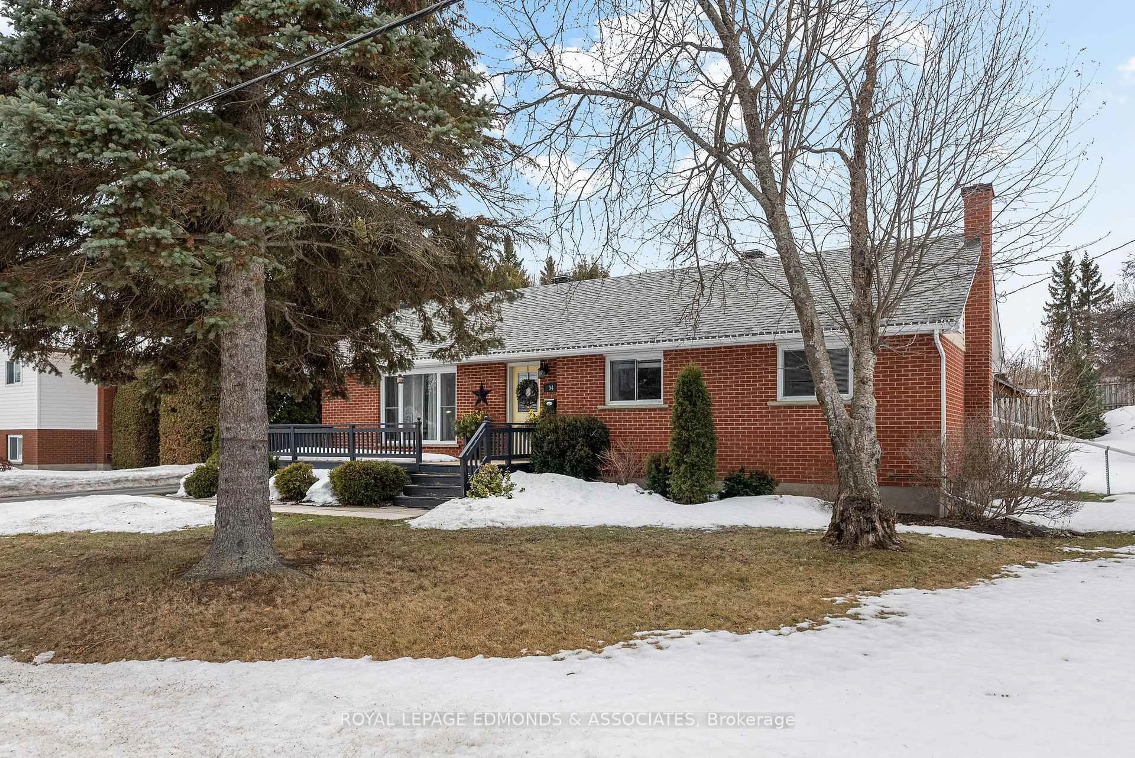Home with brick exterior material, street for 94 Oak St, Laurentian Valley Ontario K8A 7R3