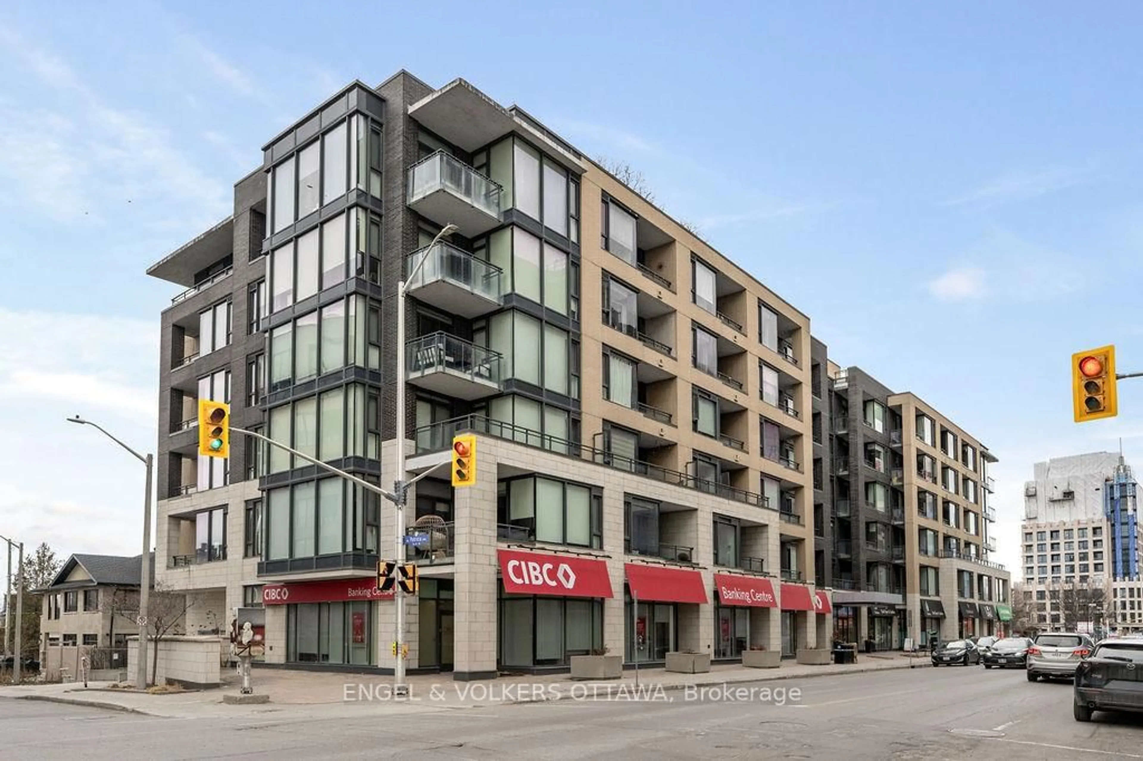 Patio, building for 101 Richmond Rd #218, Ottawa Ontario K1Z 0A6