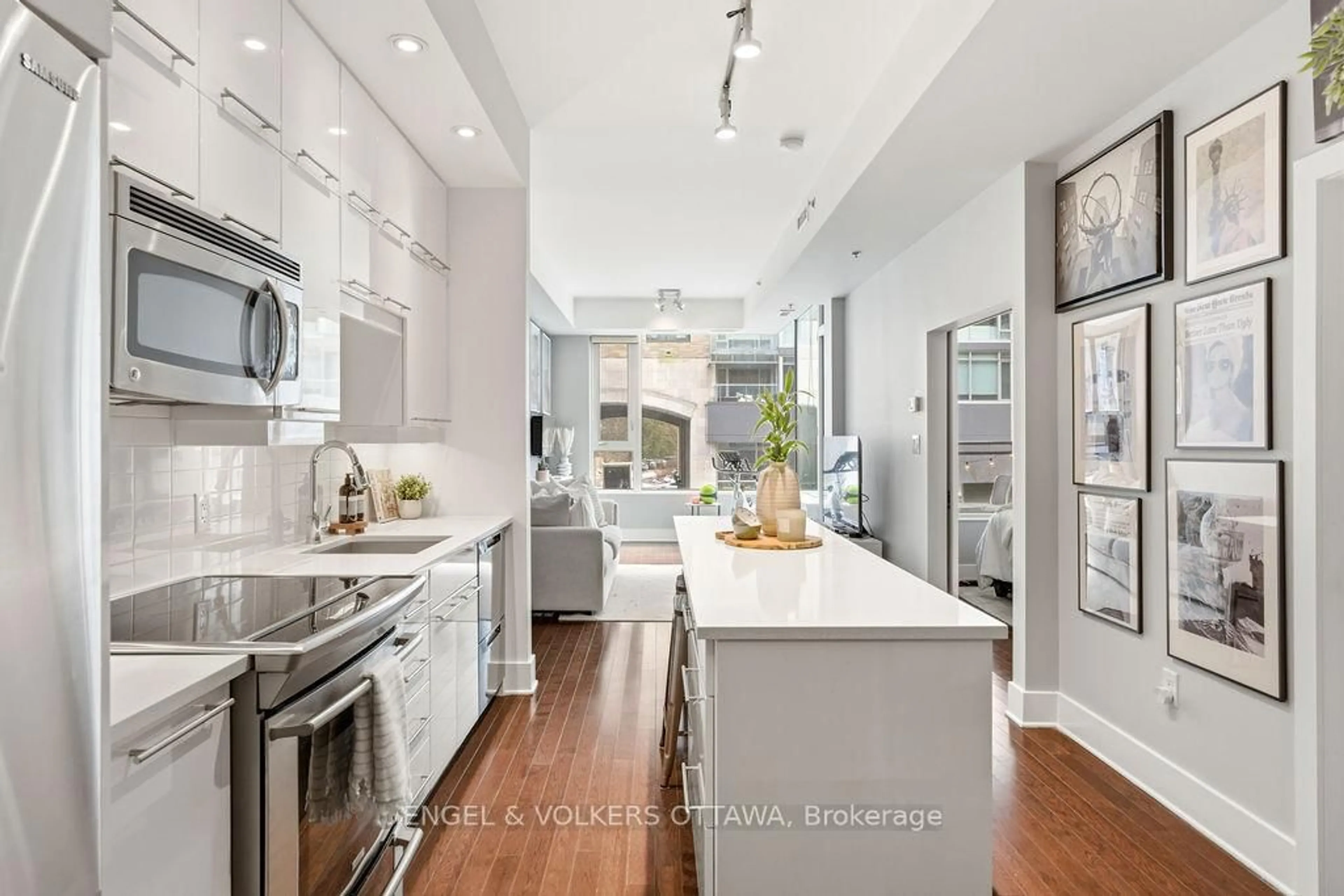 Contemporary kitchen, ceramic/tile floor for 101 Richmond Rd #218, Ottawa Ontario K1Z 0A6