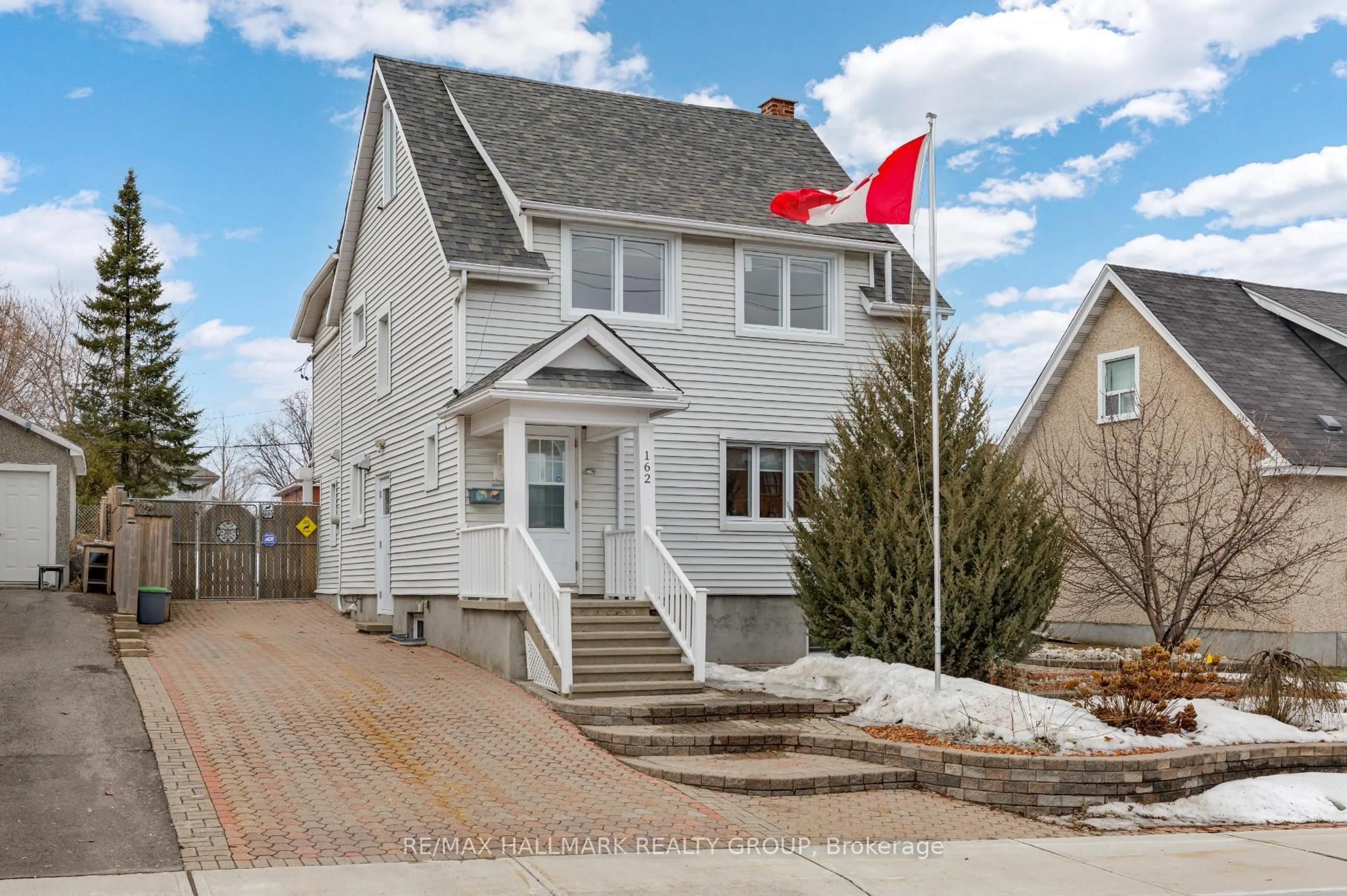 Home with vinyl exterior material, street for 162 Loretta Ave, Ottawa Ontario K1Y 2J8