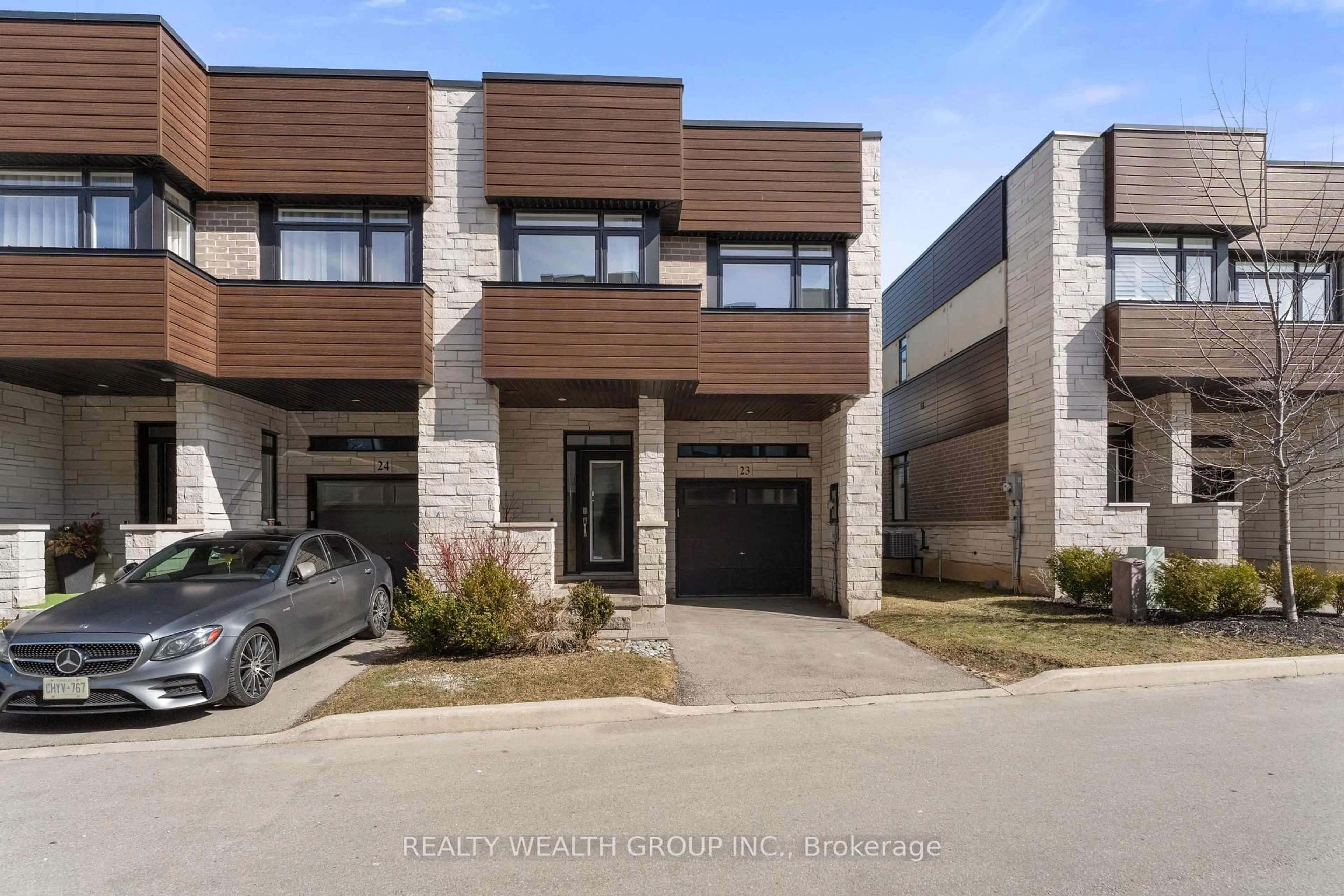 Home with brick exterior material, street for 35 Midhurst Hts #23, Hamilton Ontario L8J 0K9