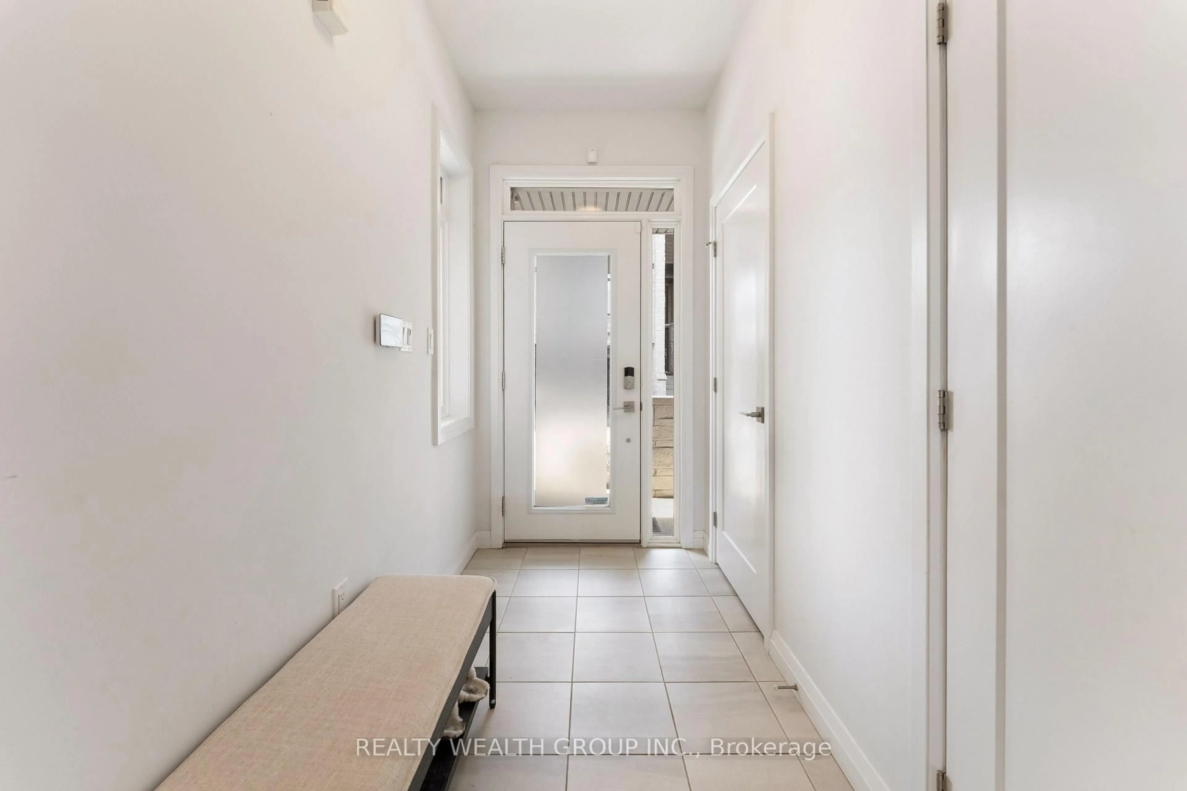 Indoor entryway for 35 Midhurst Hts #23, Hamilton Ontario L8J 0K9