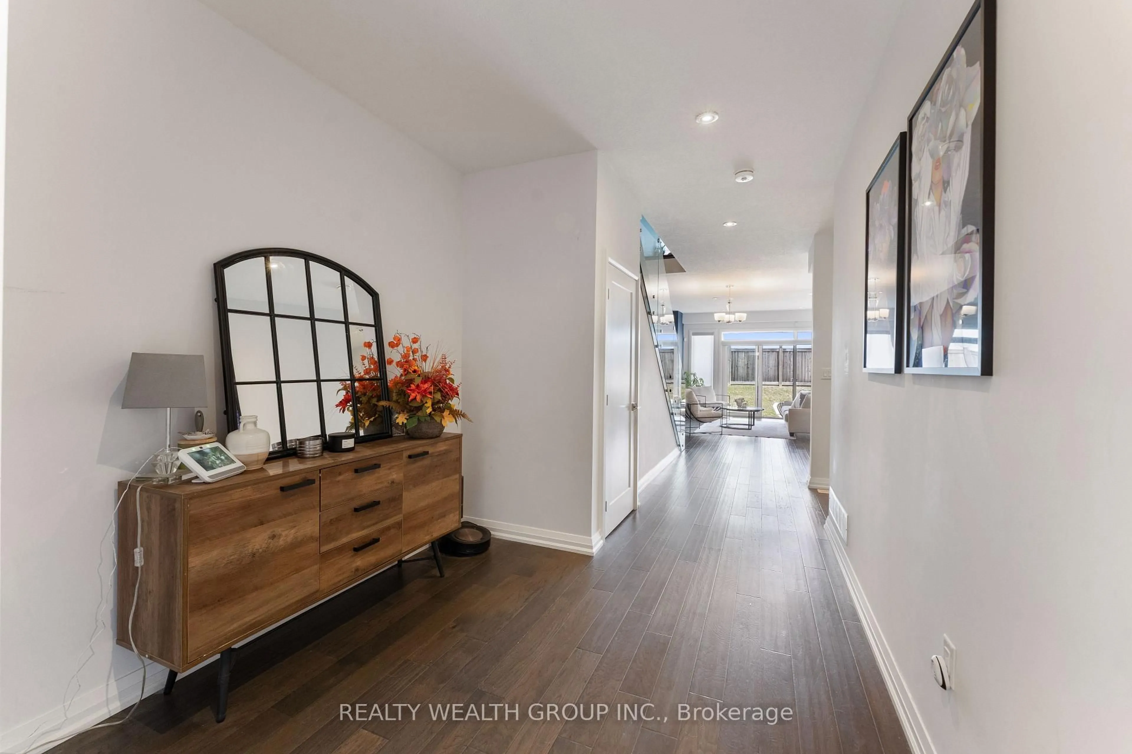 Indoor entryway for 35 Midhurst Hts #23, Hamilton Ontario L8J 0K9