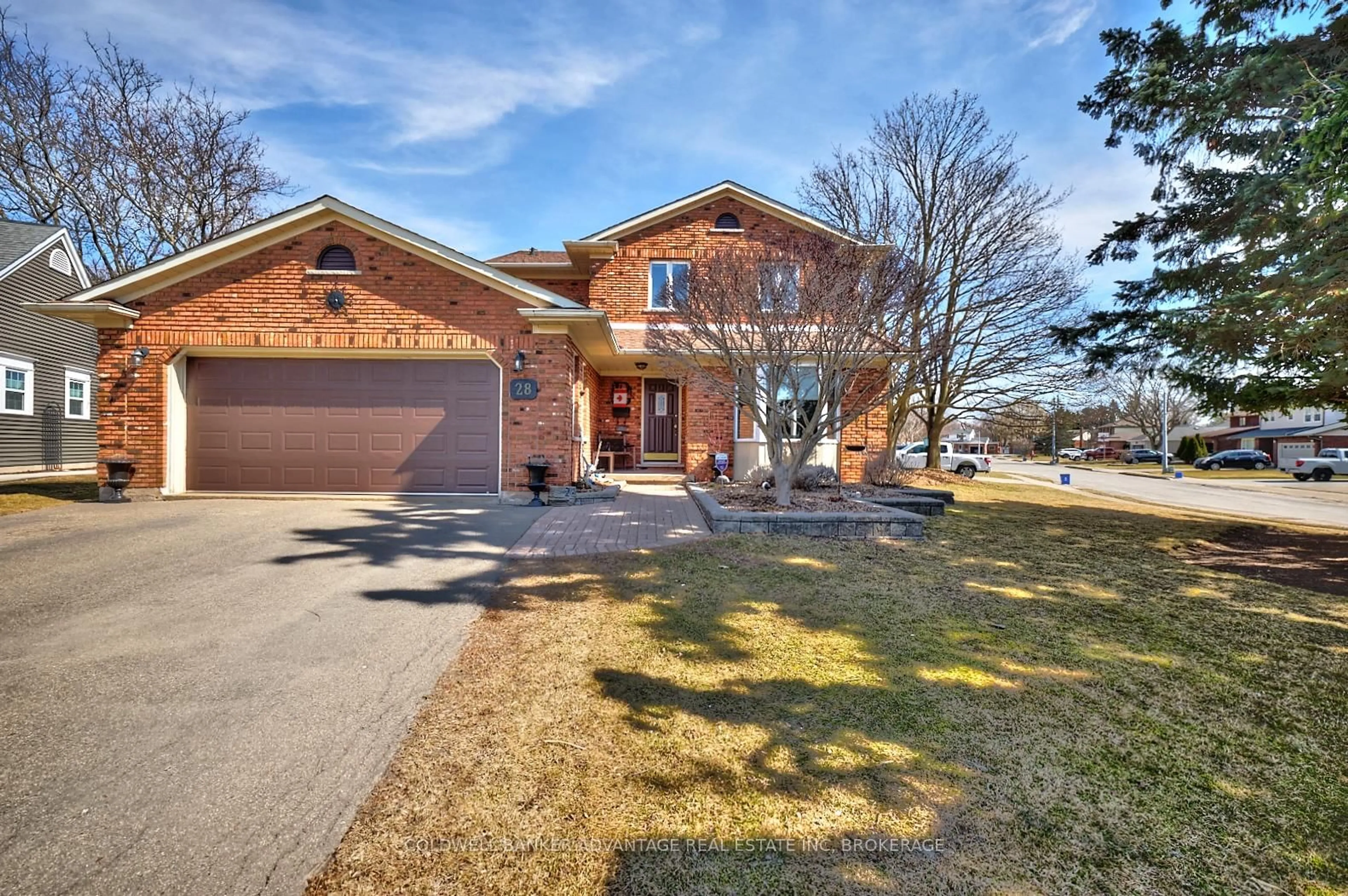 Home with brick exterior material, street for 28 Dixon Cres, Welland Ontario L3C 6P4