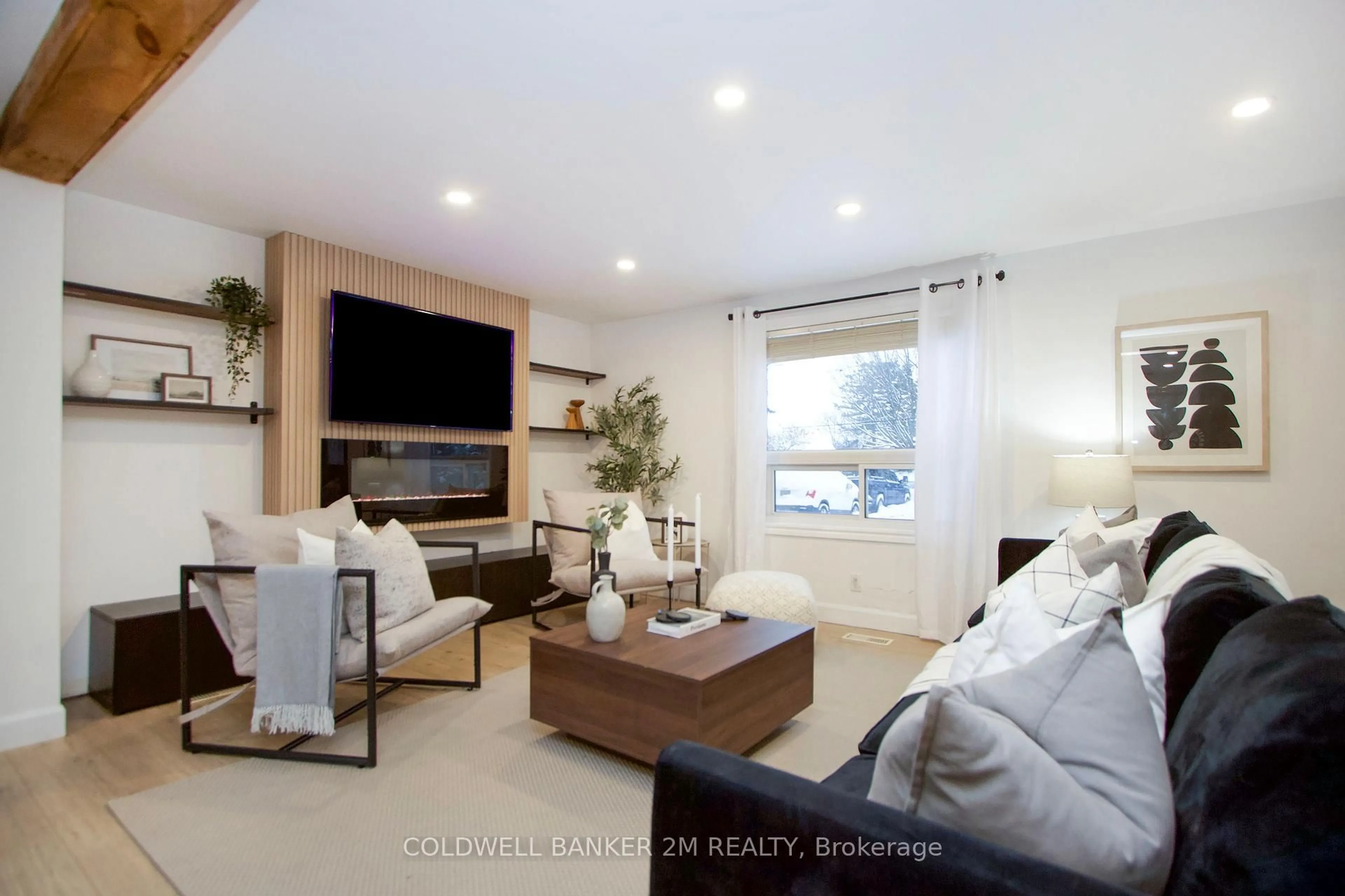 Living room with furniture, unknown for 812 Burnham St, Cobourg Ontario K9A 2X7